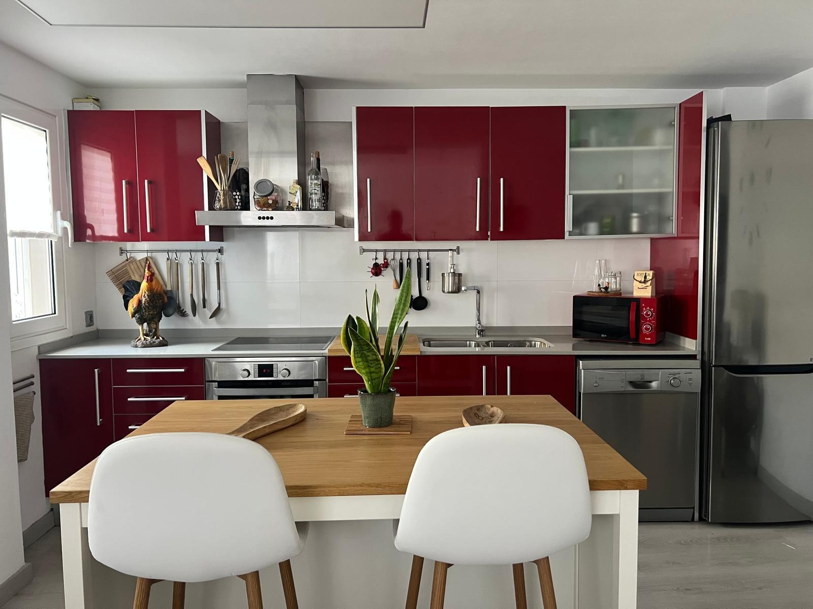 EXCLUSIVO ÁTICO CON TERRAZA PRIVADA EN LA CUBIERTA Y VISTAS AL PUERTO