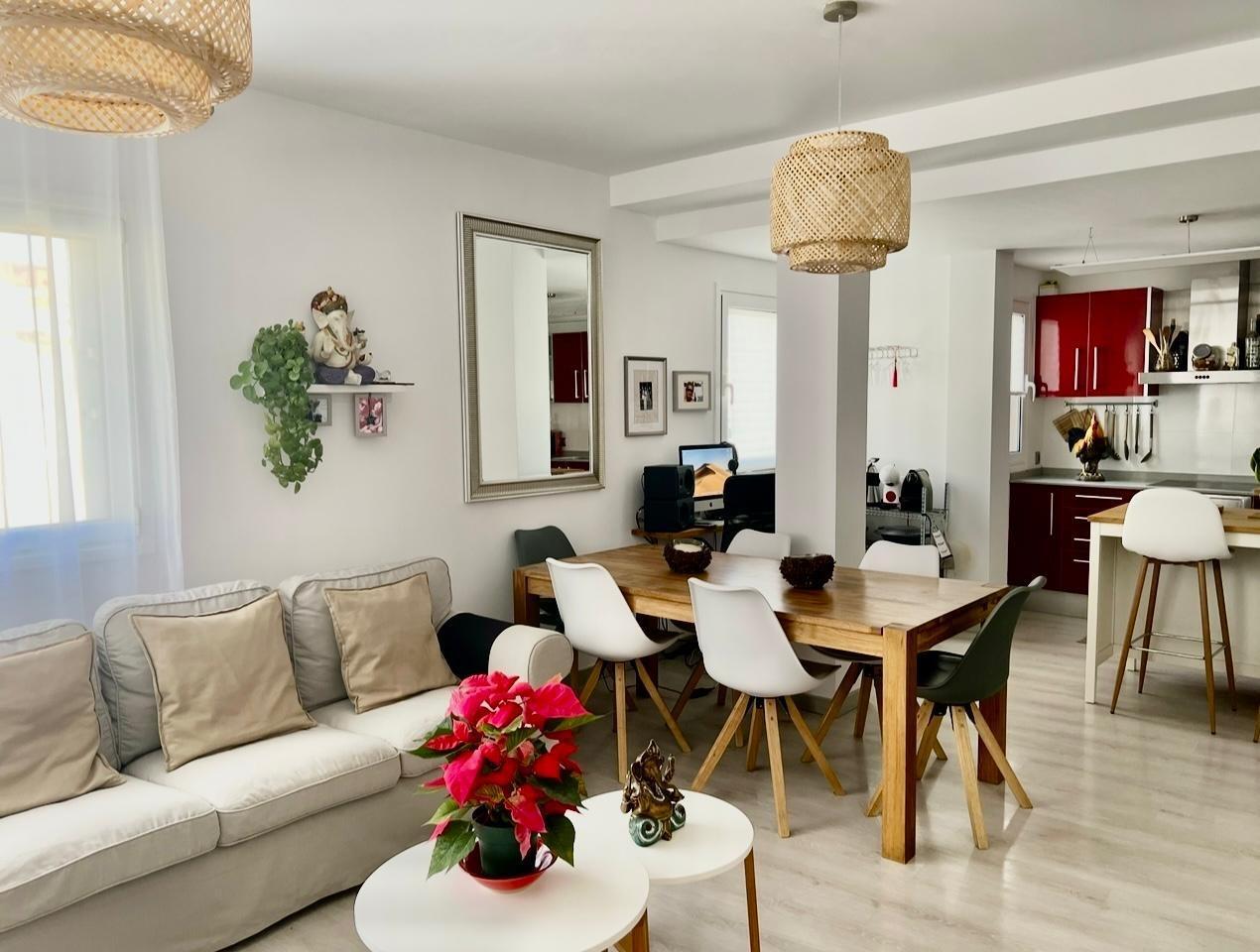 EXCLUSIVO ÁTICO CON TERRAZA PRIVADA EN LA CUBIERTA Y VISTAS AL PUERTO