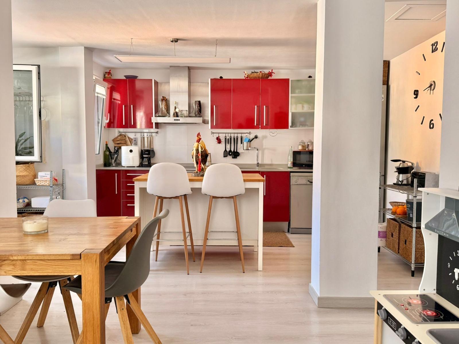 EXCLUSIVO ÁTICO CON TERRAZA PRIVADA EN LA CUBIERTA Y VISTAS AL PUERTO