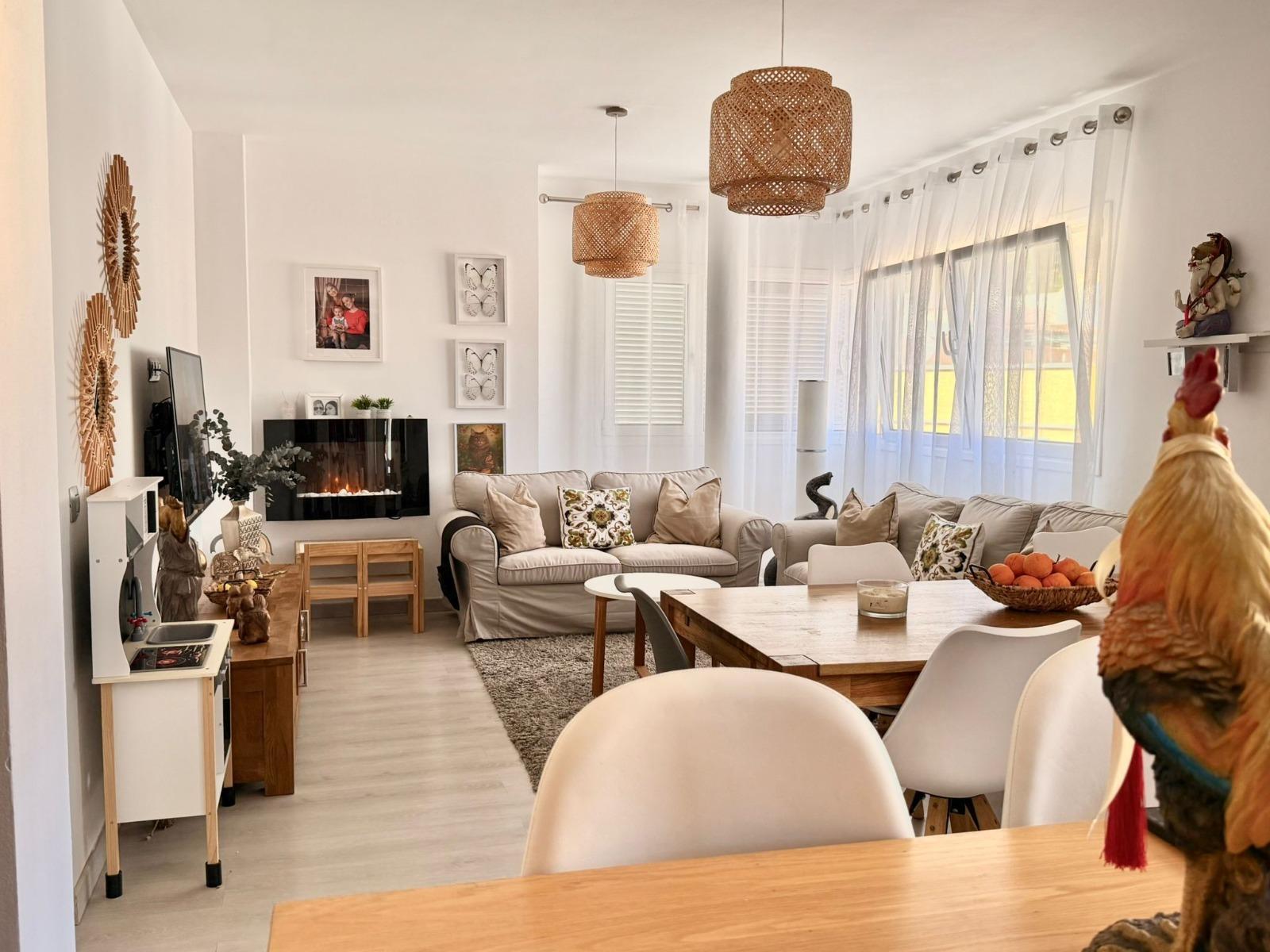 EXCLUSIVO ÁTICO CON TERRAZA PRIVADA EN LA CUBIERTA Y VISTAS AL PUERTO