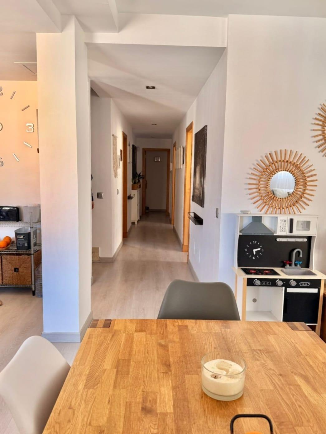 EXCLUSIVO ÁTICO CON TERRAZA PRIVADA EN LA CUBIERTA Y VISTAS AL PUERTO