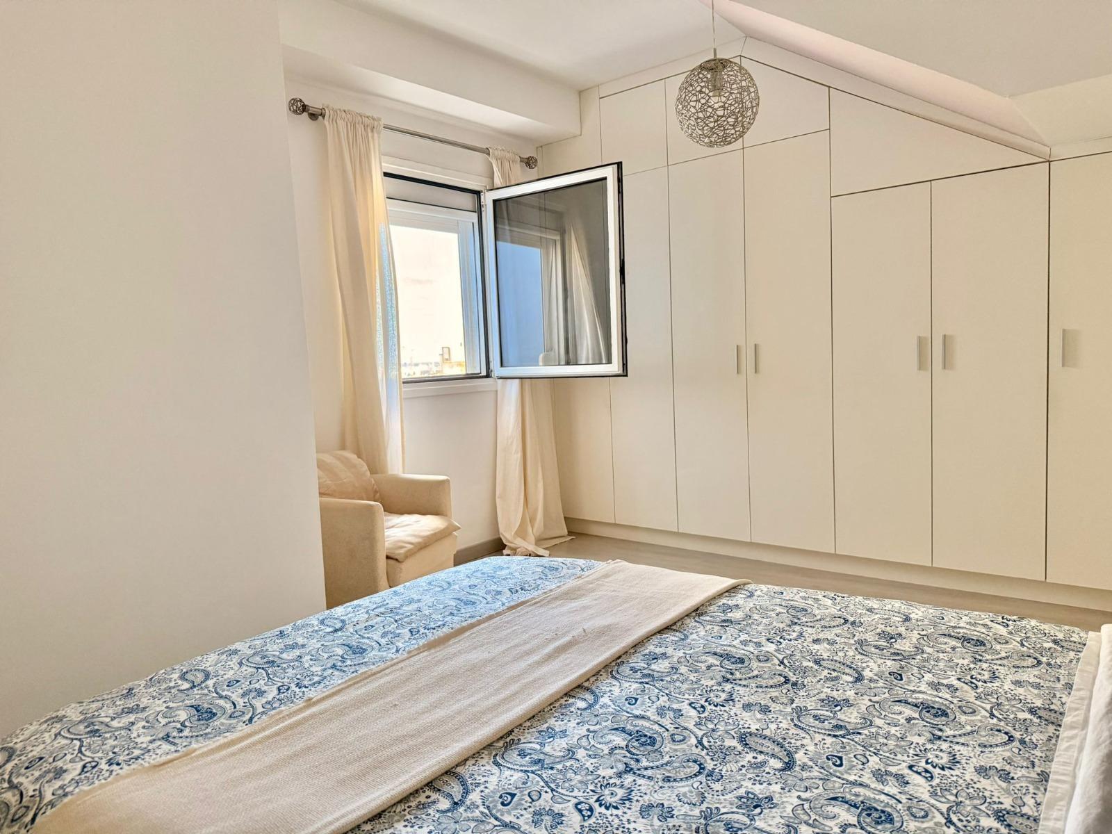 EXCLUSIVO ÁTICO CON TERRAZA PRIVADA EN LA CUBIERTA Y VISTAS AL PUERTO