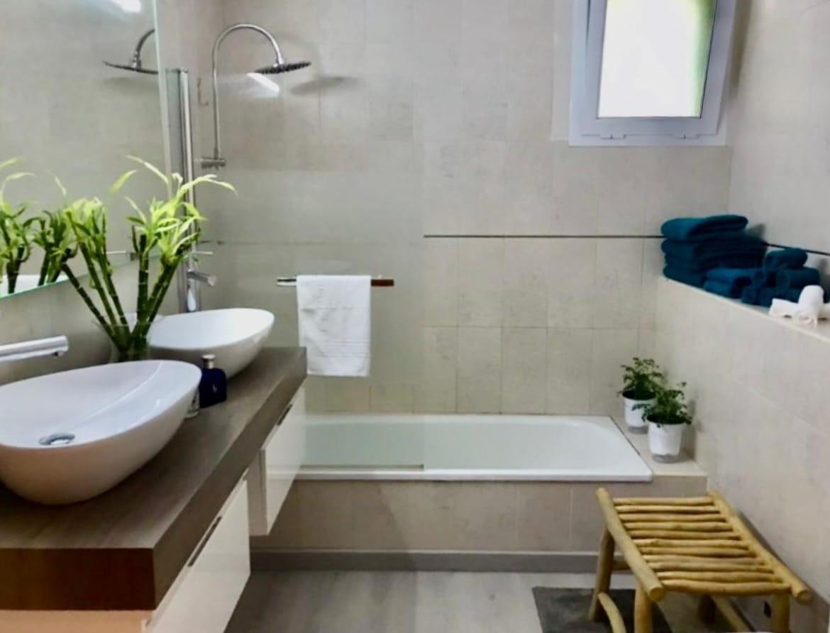 EXCLUSIVO ÁTICO CON TERRAZA PRIVADA EN LA CUBIERTA Y VISTAS AL PUERTO