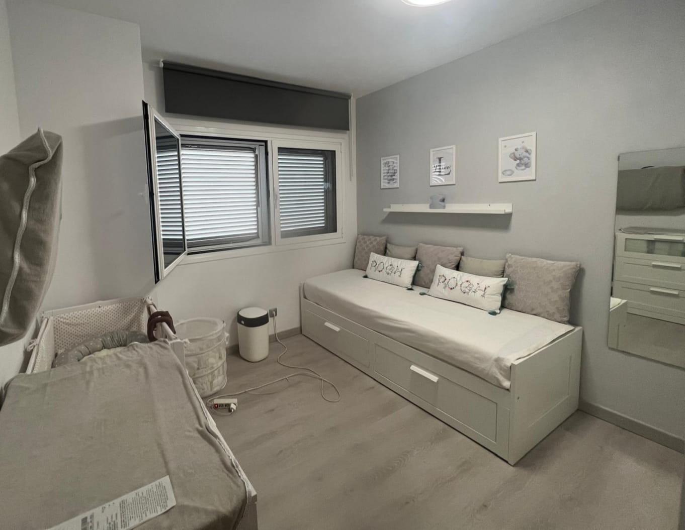 EXCLUSIVO ÁTICO CON TERRAZA PRIVADA EN LA CUBIERTA Y VISTAS AL PUERTO