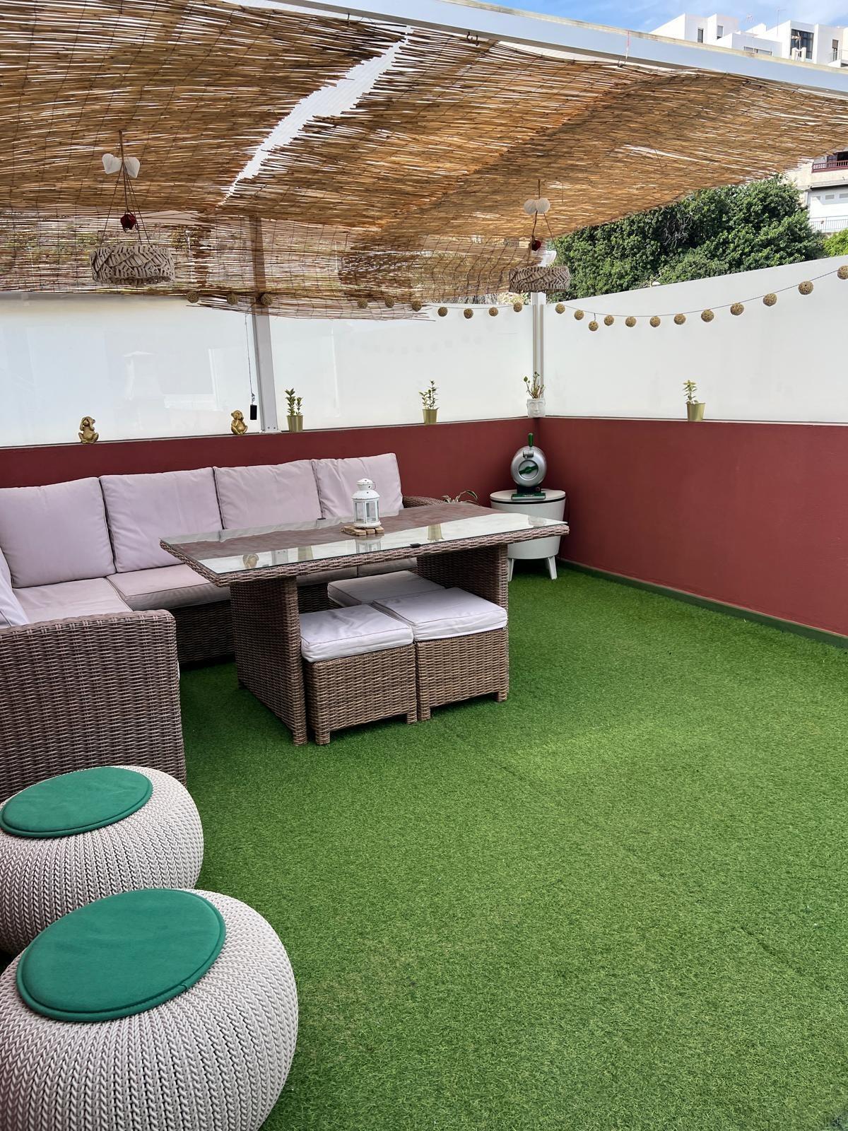 EXCLUSIVO ÁTICO CON TERRAZA PRIVADA EN LA CUBIERTA Y VISTAS AL PUERTO