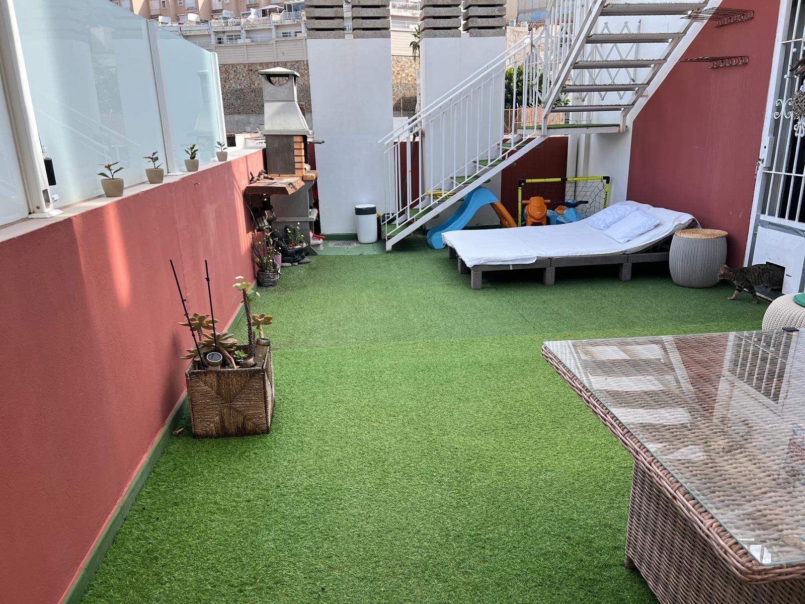 EXCLUSIVO ÁTICO CON TERRAZA PRIVADA EN LA CUBIERTA Y VISTAS AL PUERTO