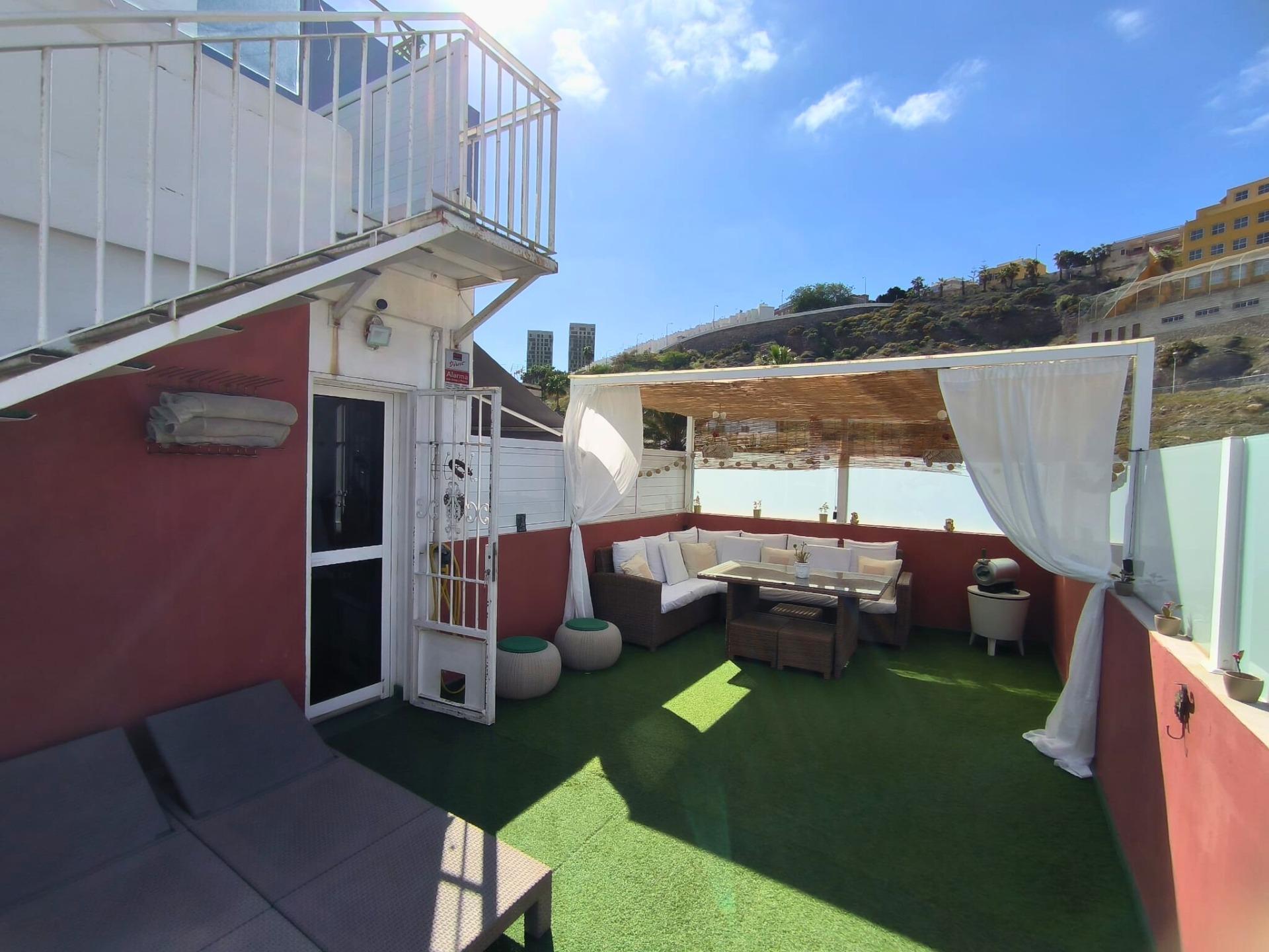 EXCLUSIVO ÁTICO CON TERRAZA PRIVADA EN LA CUBIERTA Y VISTAS AL PUERTO