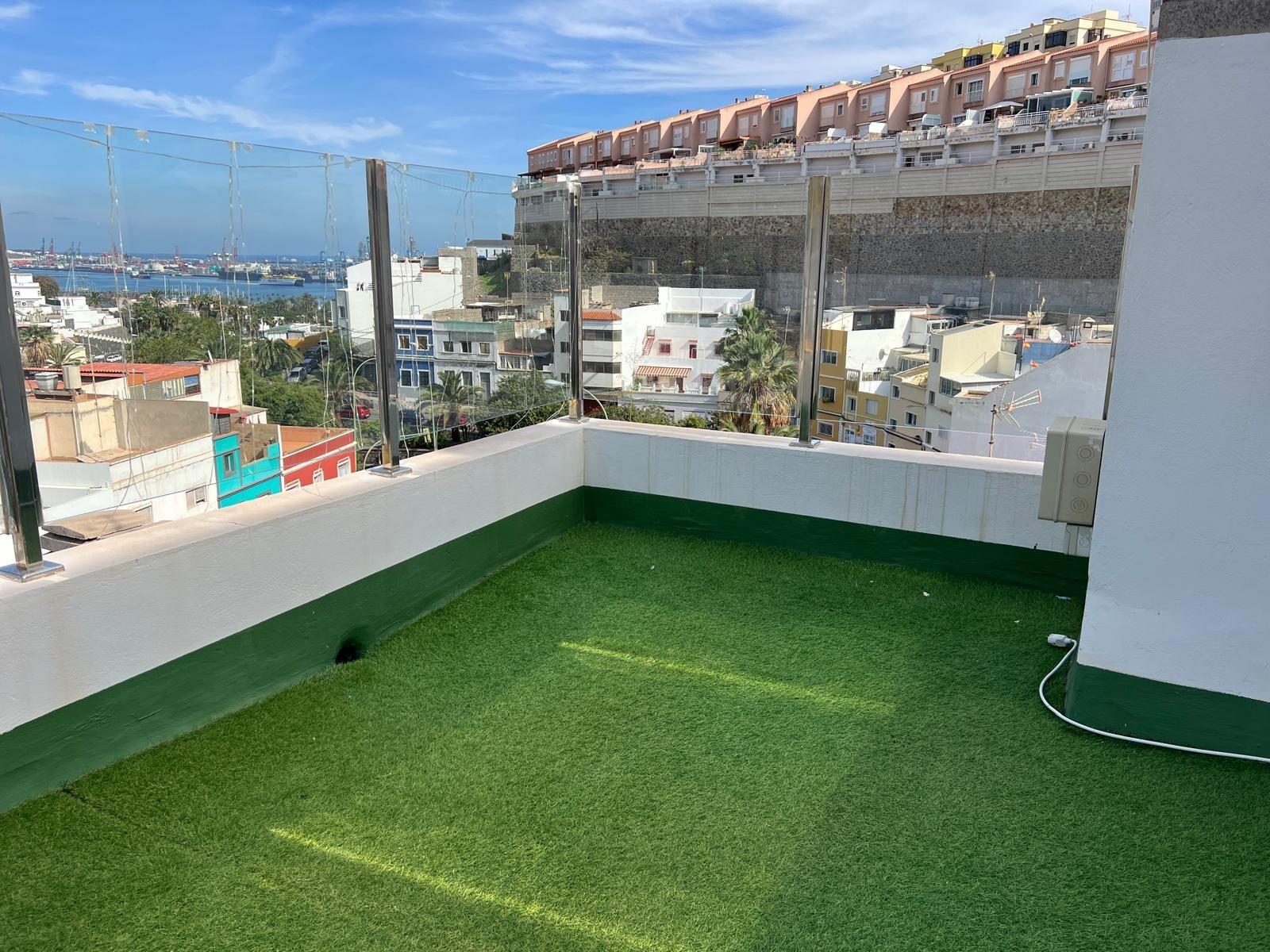EXCLUSIVO ÁTICO CON TERRAZA PRIVADA EN LA CUBIERTA Y VISTAS AL PUERTO