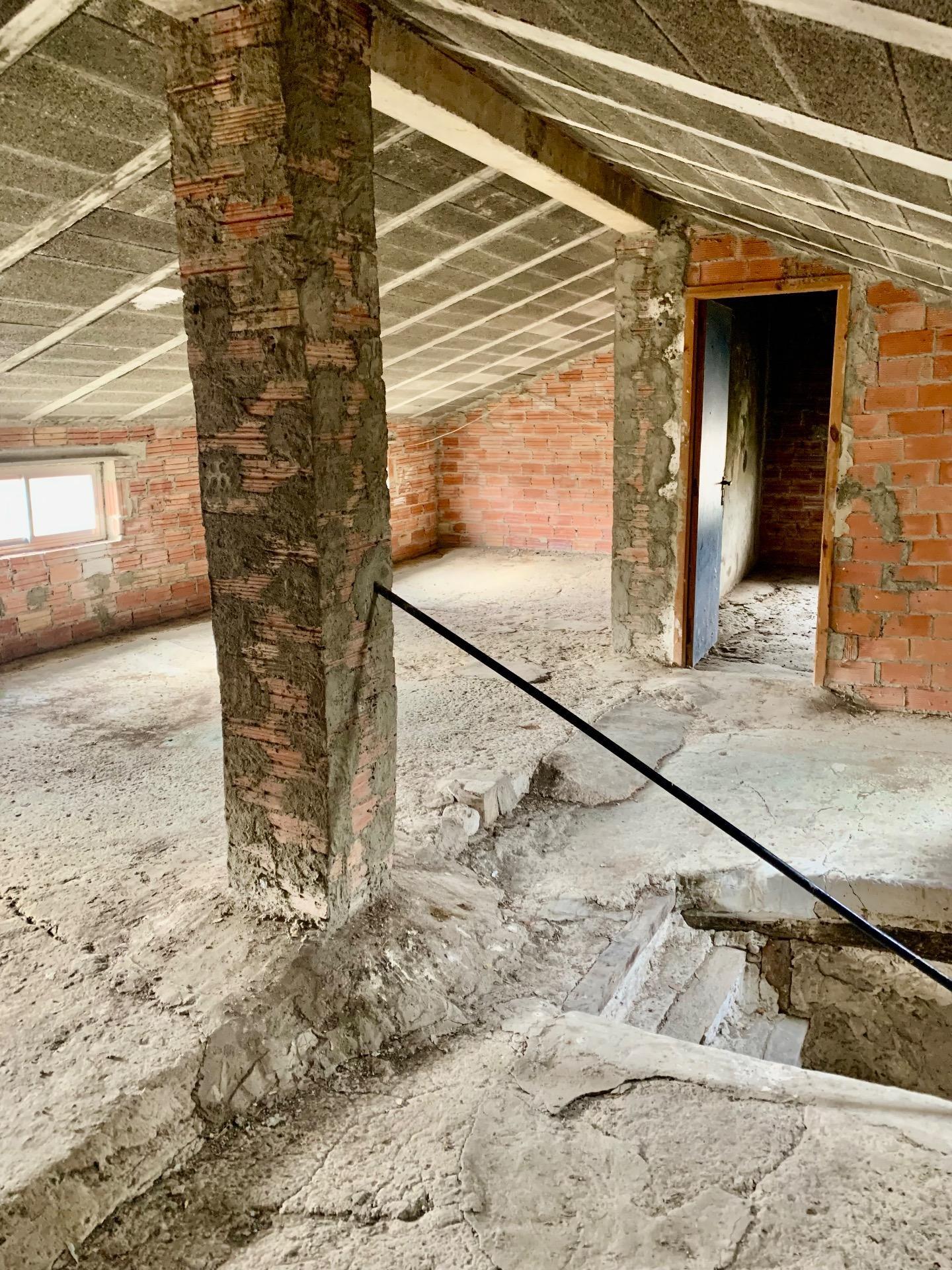 TRADICIONAL CASA A REHABILITAR DE 8 HABITACIONES EN VALLE DE LAS NAVAS + terreno 1116mtrs. urbano