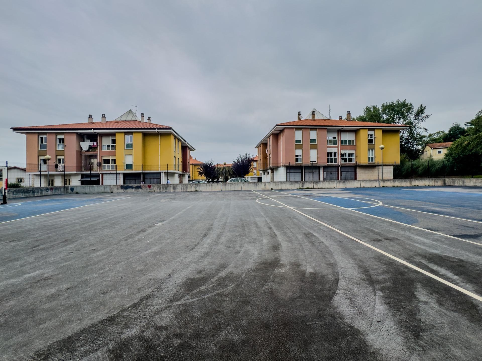 Oportunidad Inversión Bajo en Avenida Solvay : NUDA PROPIEDAD , MOVILIDAD REDUCIDA