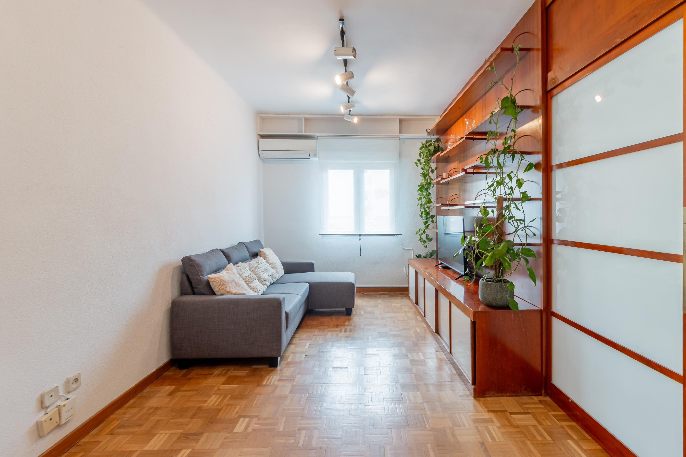 Piso en Alquiler de 2 dormitorios en calle Galileo