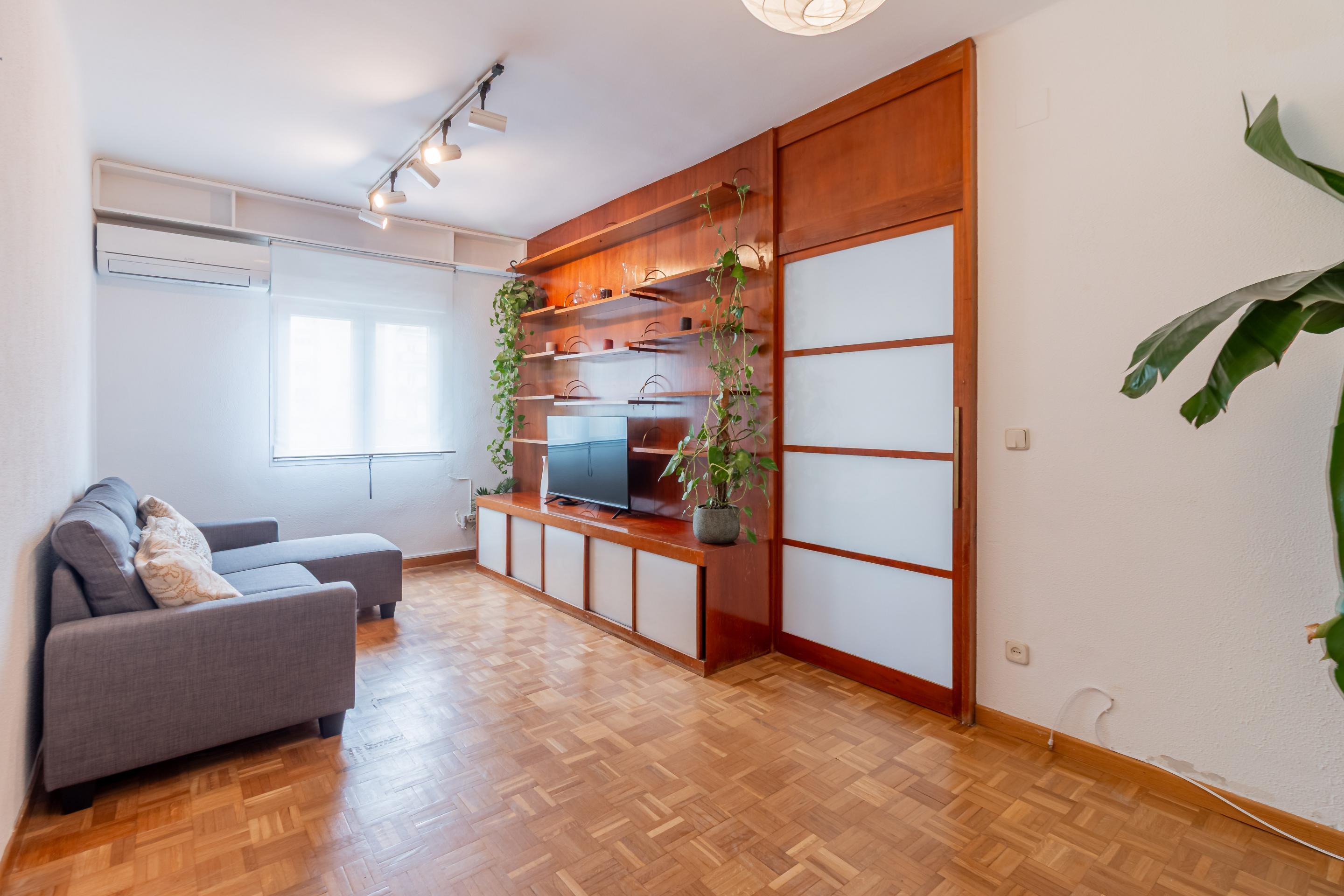 Piso en Alquiler de 2 dormitorios en calle Galileo