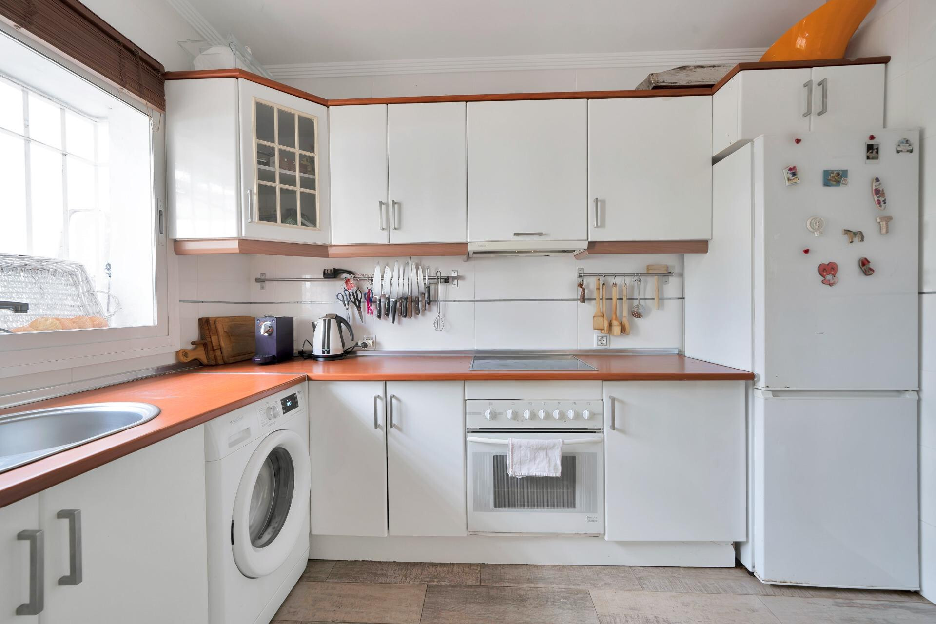 ¡Nueva en el mercado!  Pareada en Nagüeles, 4 dormitorios, perfecta para familias. Ideal para proyecto de renovación y venta