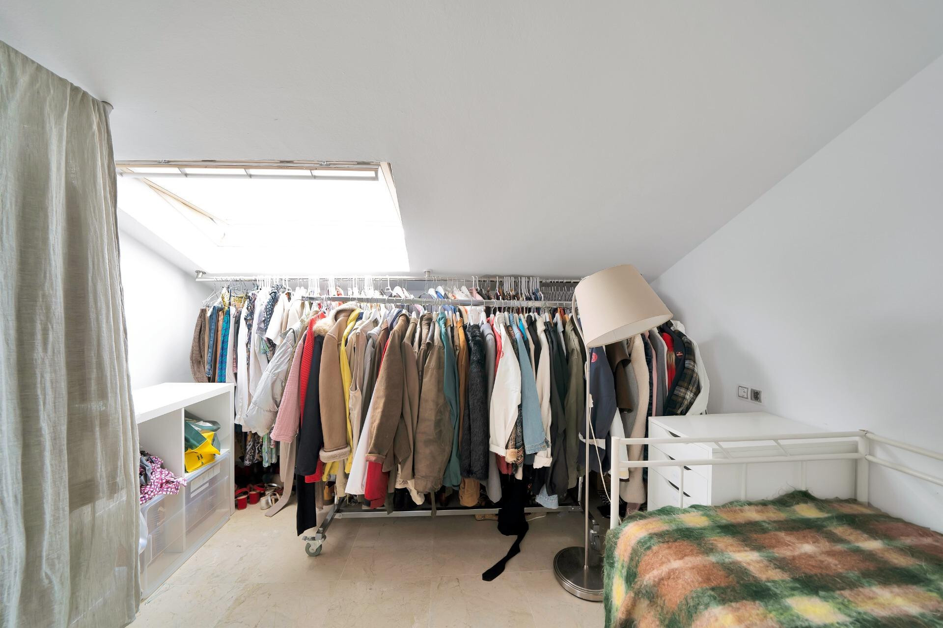 ¡Nueva en el mercado!  Pareada en Nagüeles, 4 dormitorios, perfecta para familias. Ideal para proyecto de renovación y venta