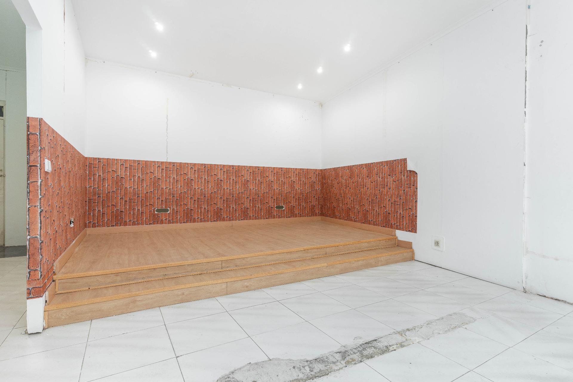 Oportunidad de Local Comercial en Avilés con Posibilidad de Conversión a Vivienda