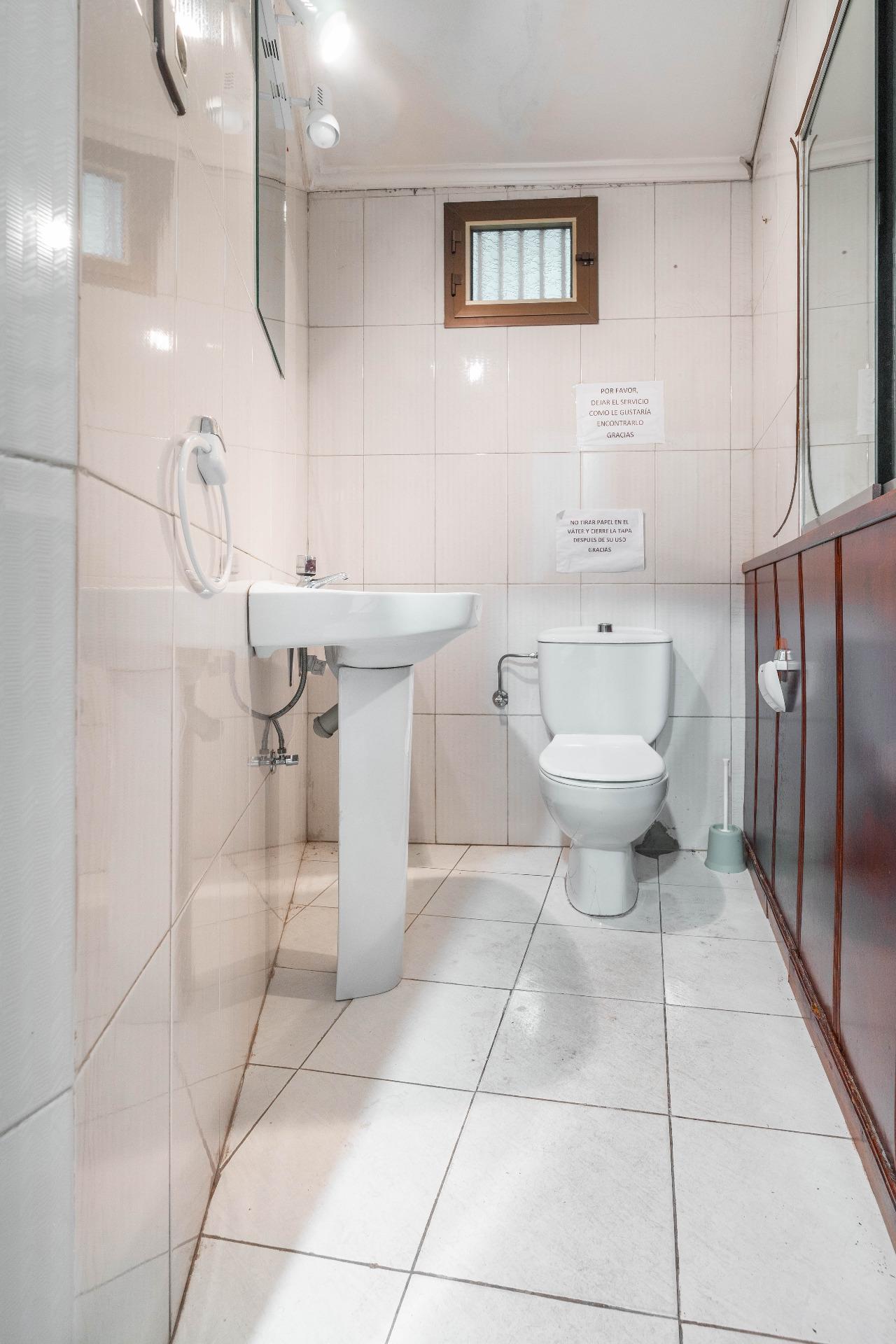 Oportunidad de Local Comercial en Avilés con Posibilidad de Conversión a Vivienda