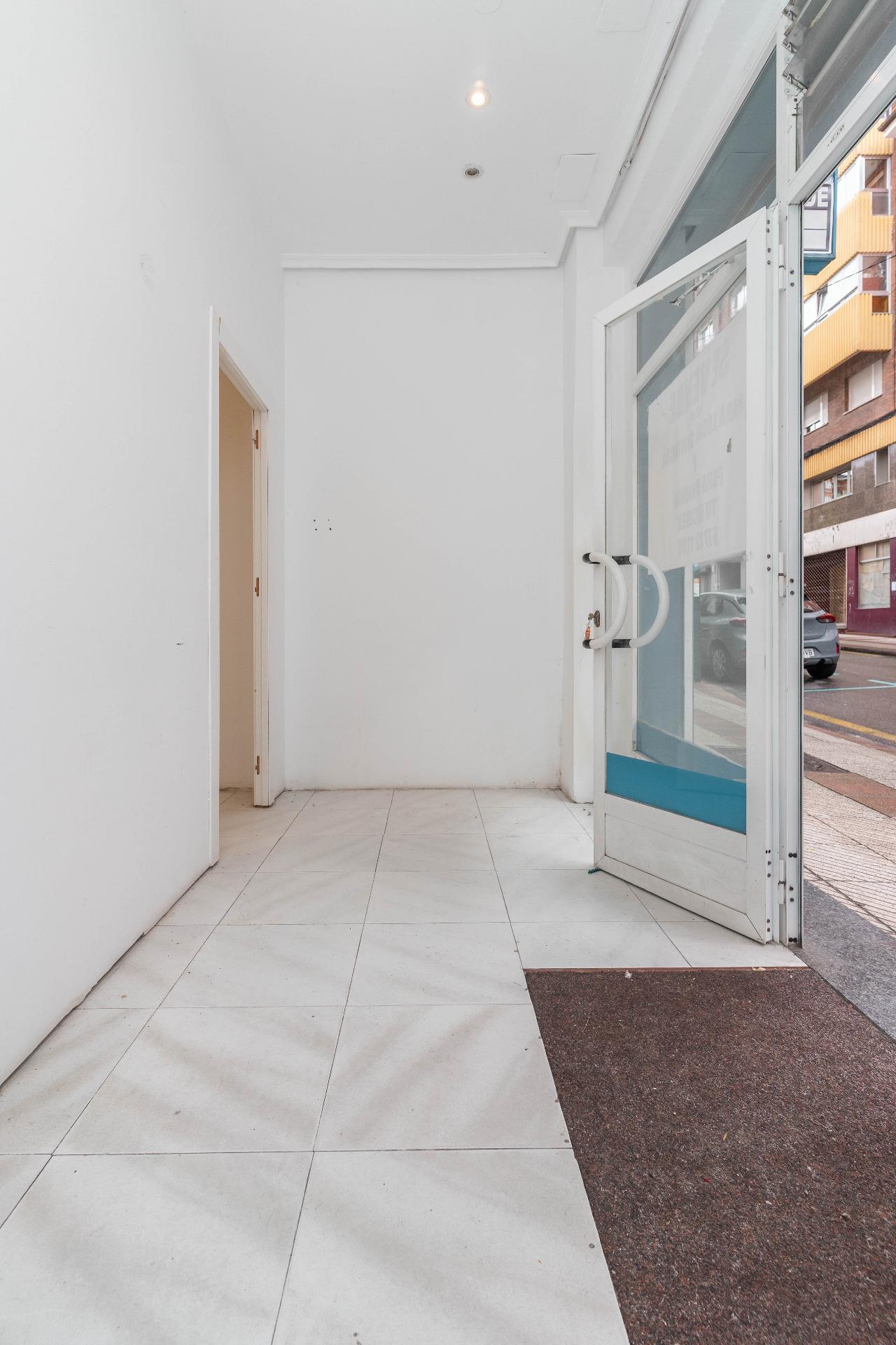 Oportunidad de Local Comercial en Avilés con Posibilidad de Conversión a Vivienda