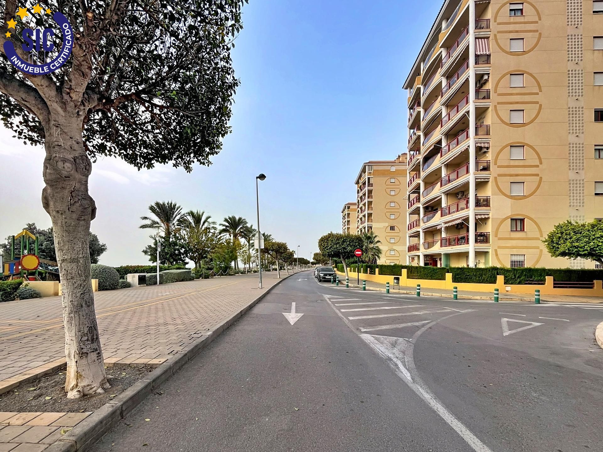 Tu Refugio Frente al Mar: Exclusividad y Vistas en Playa del Torres