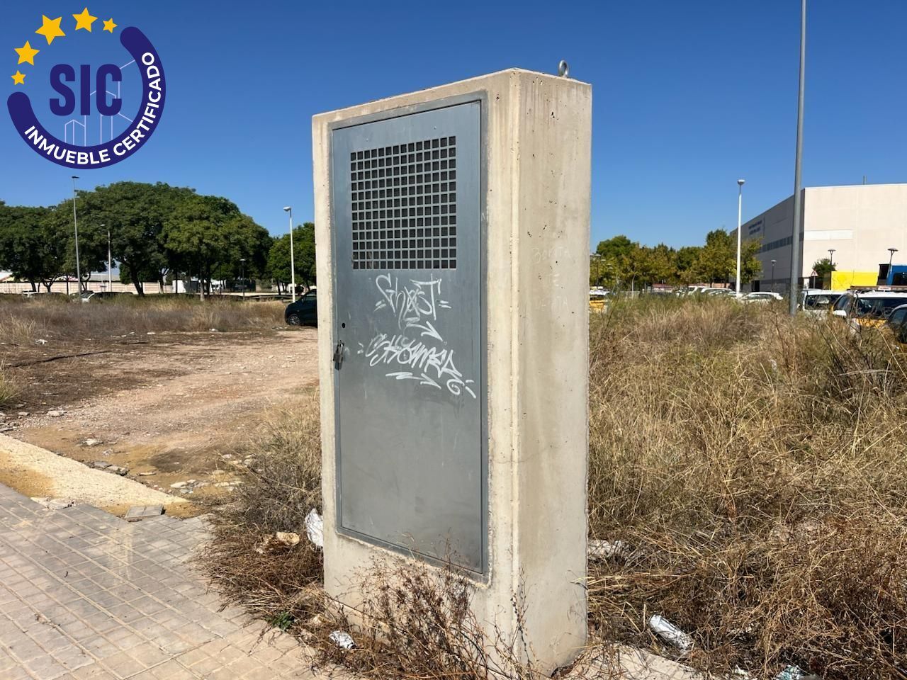 Parcela Industrial Exenta de 2.098 m² en el Eje Logístico de Valencia