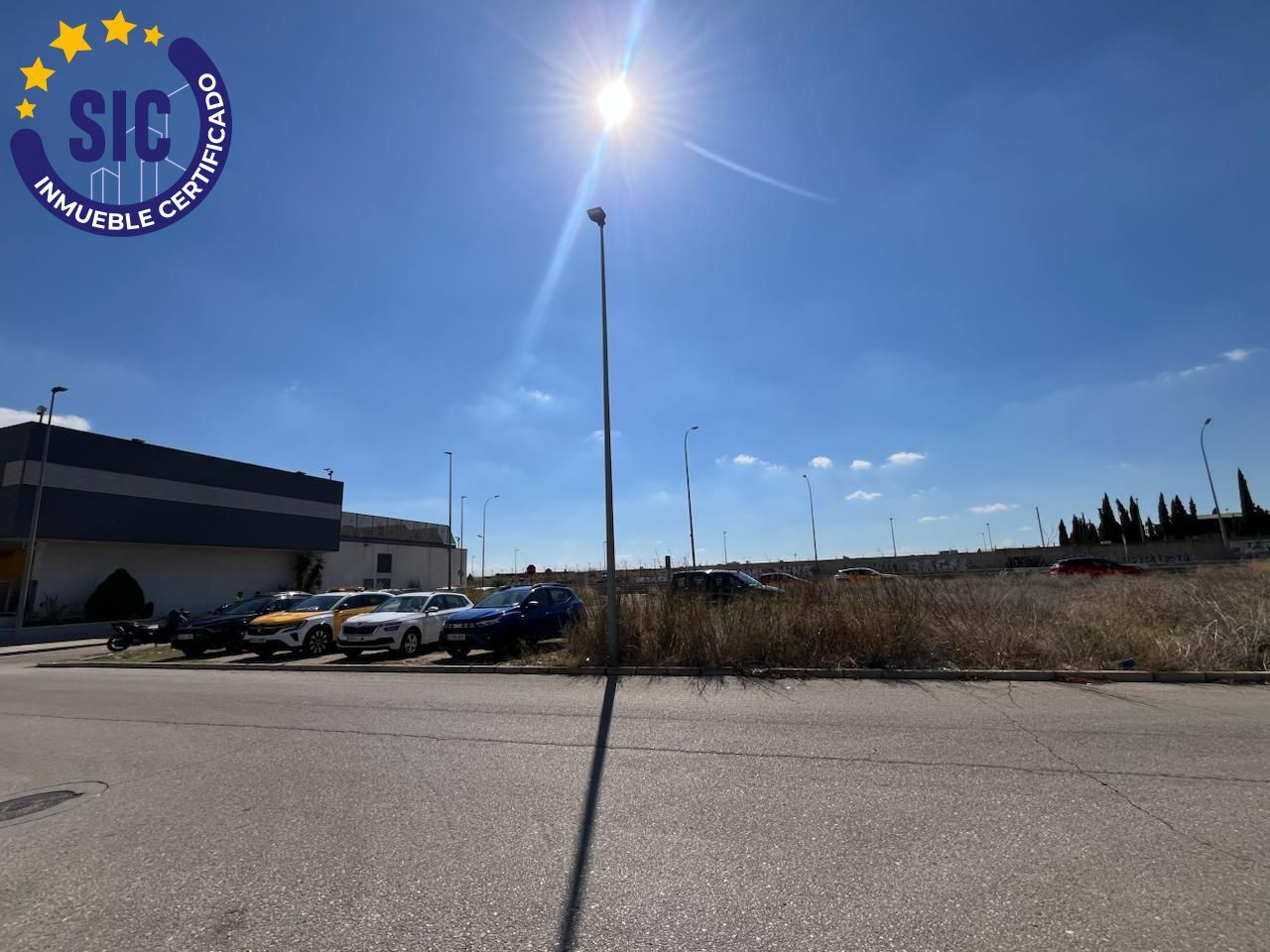 Parcela Industrial Exenta de 2.098 m² en el Eje Logístico de Valencia