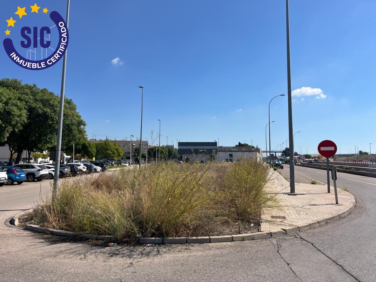 Parcela Industrial Exenta de 2.098 m² en el Eje Logístico de Valencia