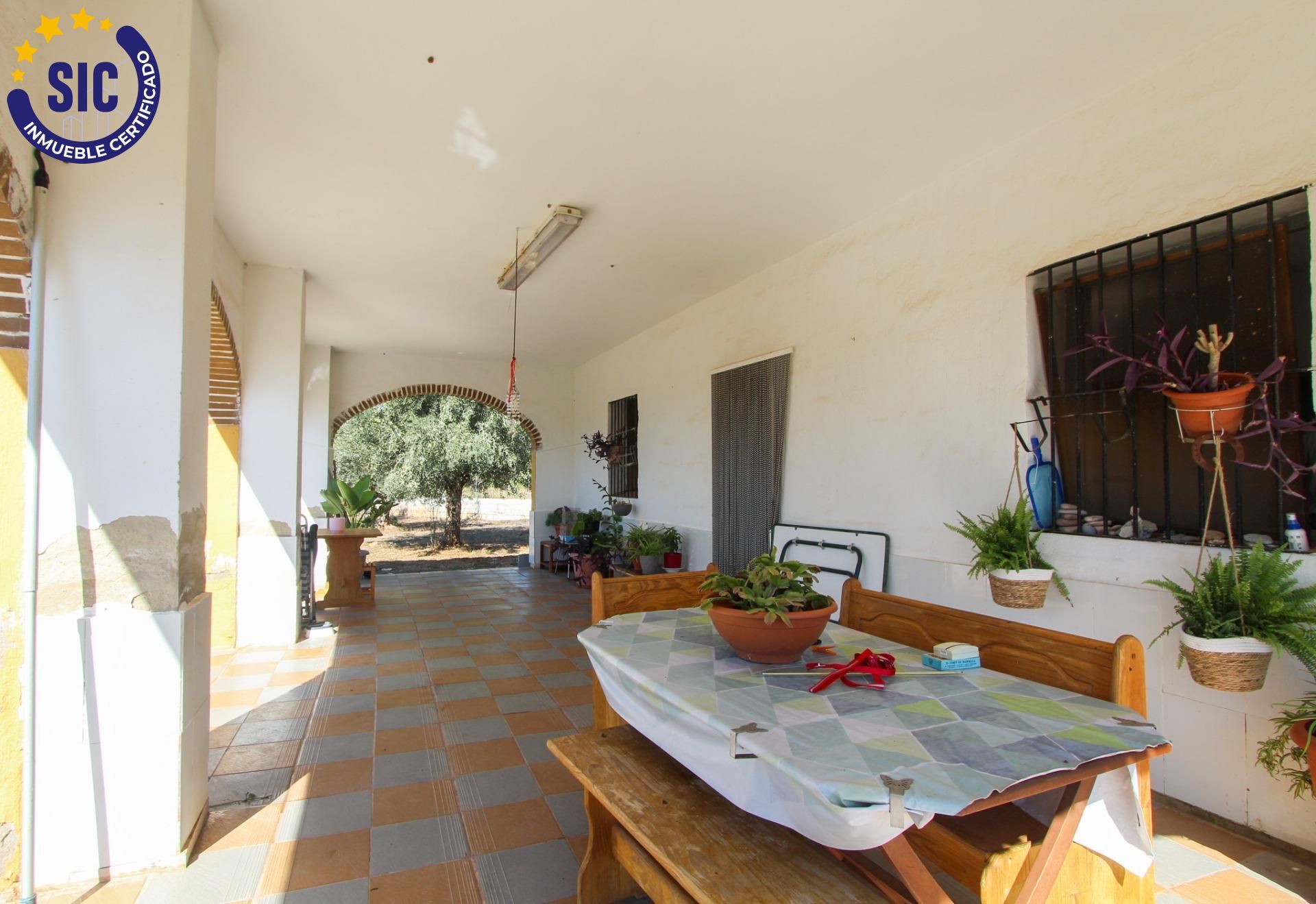 Se vende chalet urbano en Urbanización Chuliesa, Llíria.