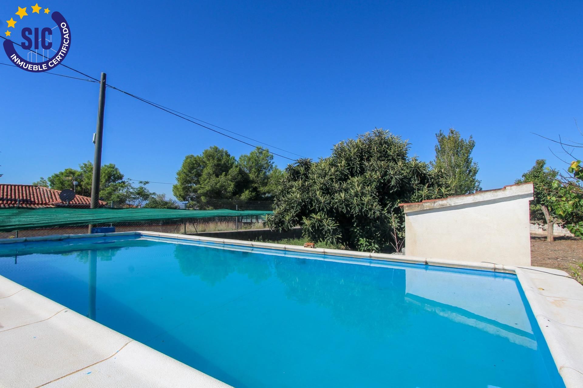 Se vende chalet urbano en Urbanización Chuliesa, Llíria.