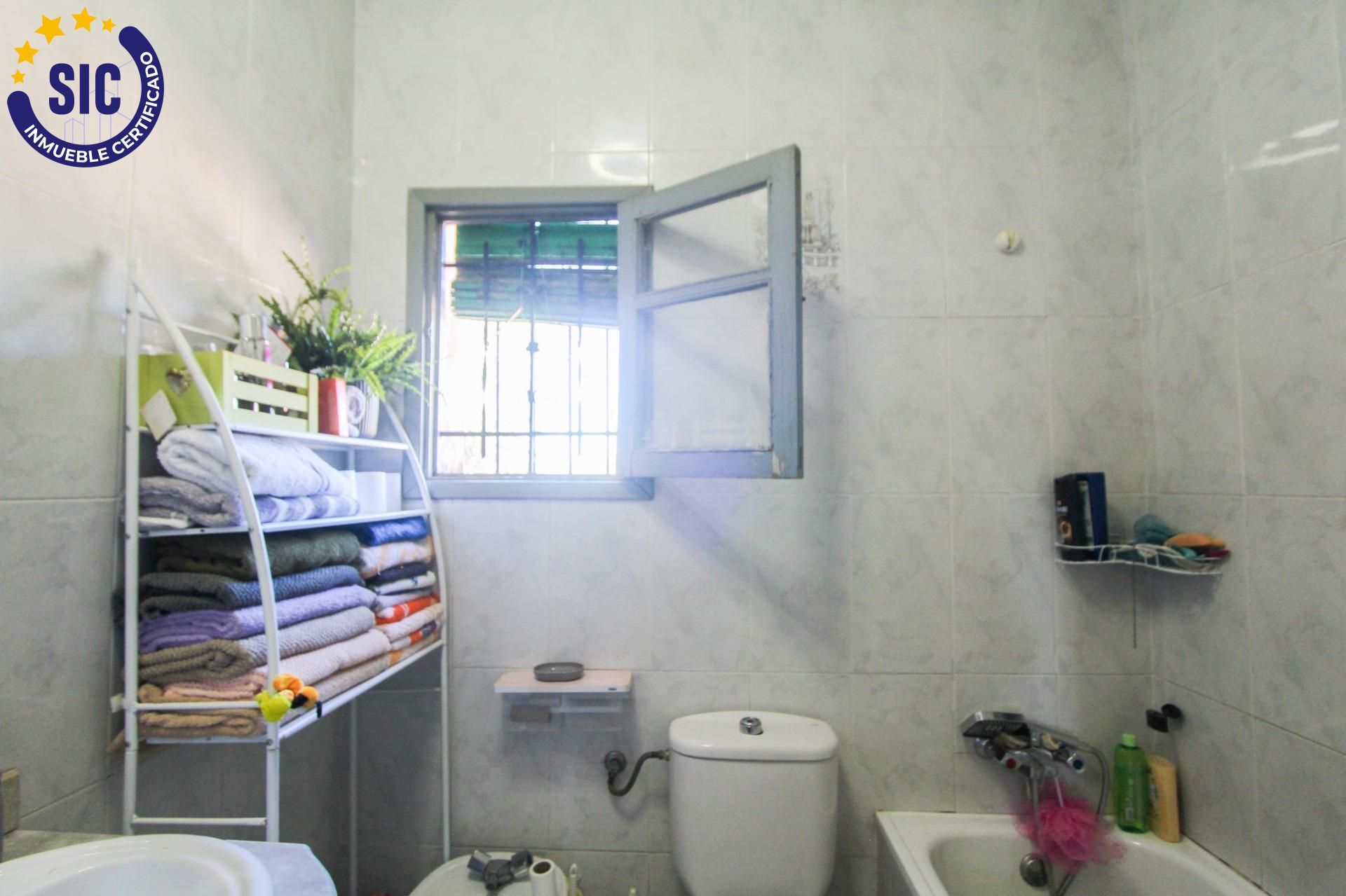 Se vende chalet urbano en Urbanización Chuliesa, Llíria.