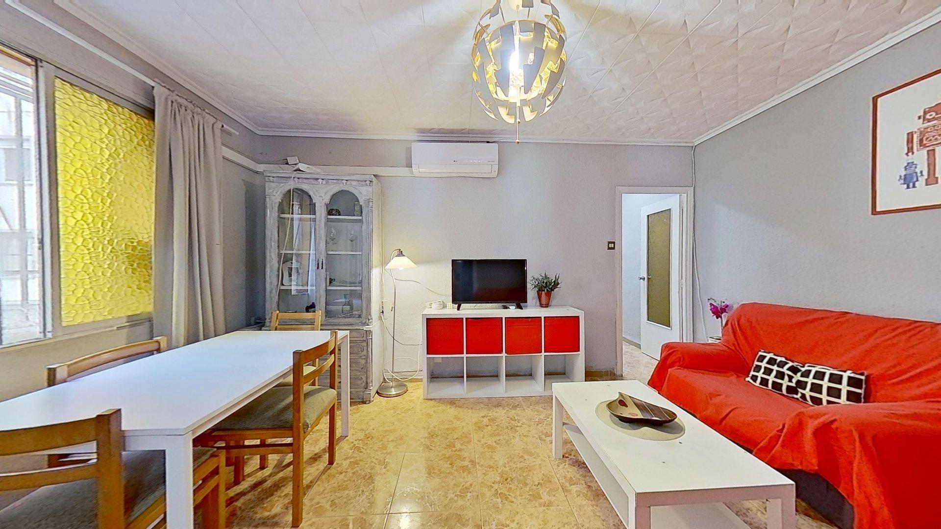 Se vende piso acogedor en Av. Cardenal Benlloch - Valencia.