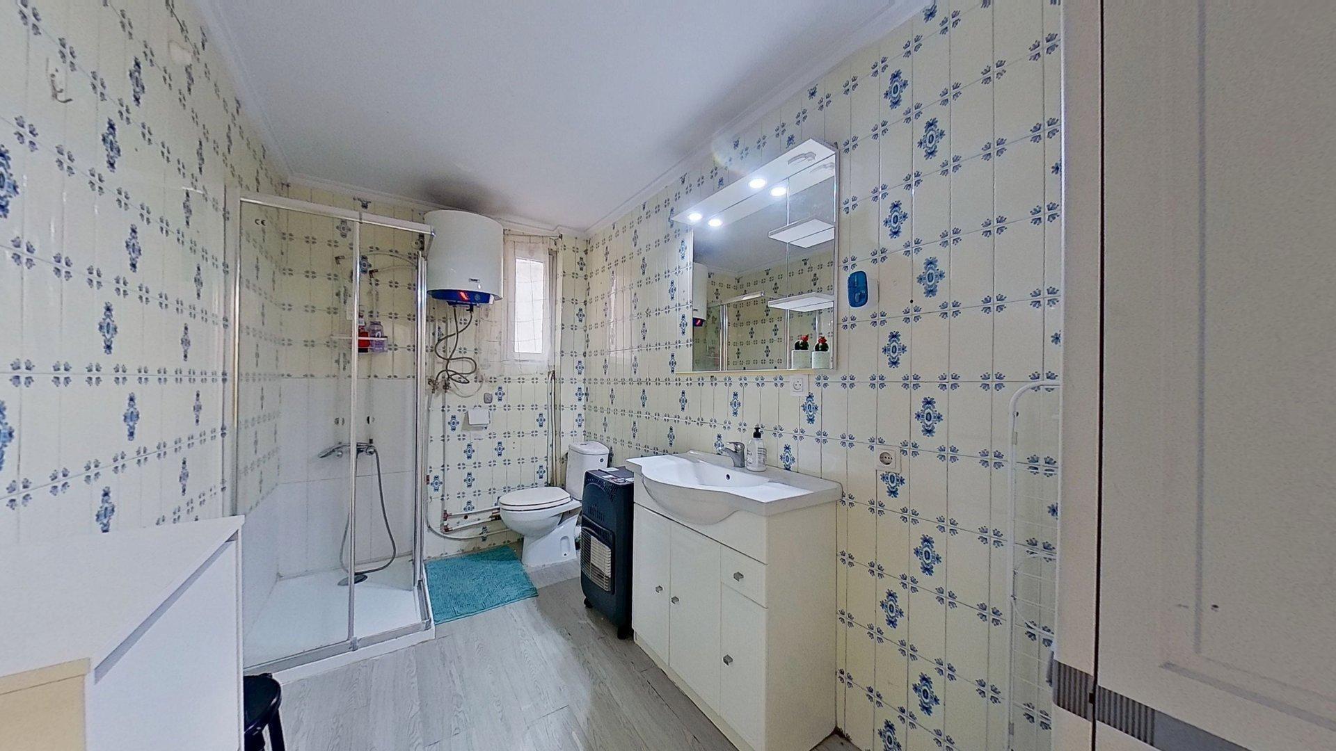 Se vende piso acogedor en Av. Cardenal Benlloch - Valencia.
