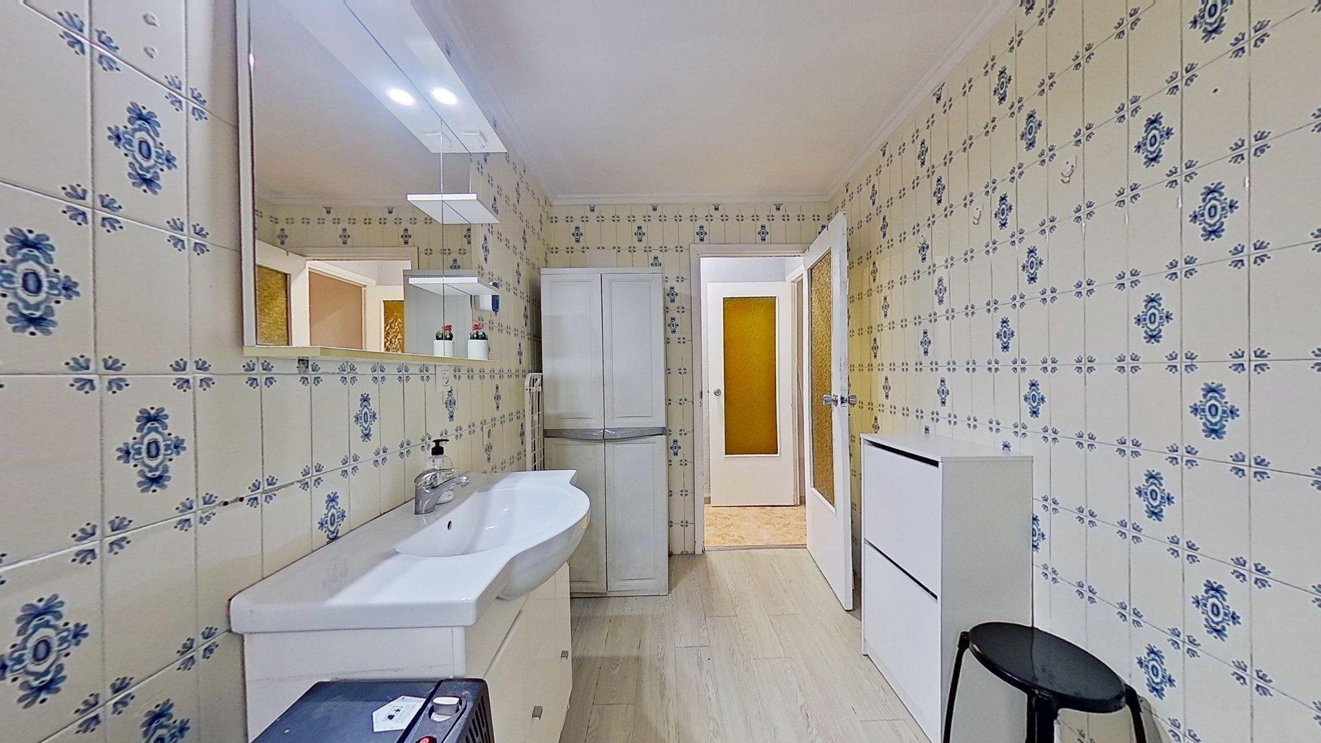 Se vende piso acogedor en Av. Cardenal Benlloch - Valencia.