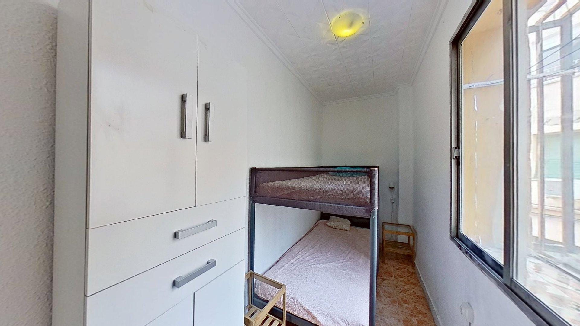 Se vende piso acogedor en Av. Cardenal Benlloch - Valencia.