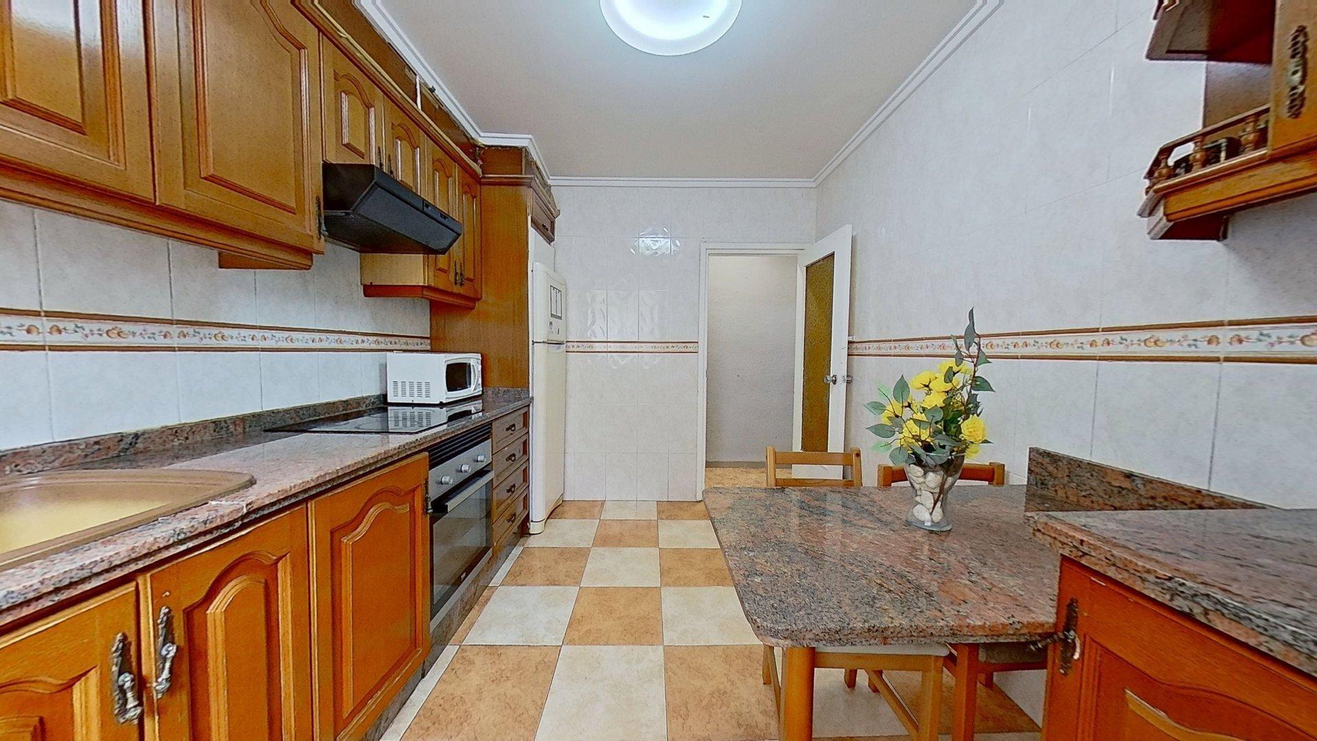 Se vende piso acogedor en Av. Cardenal Benlloch - Valencia.