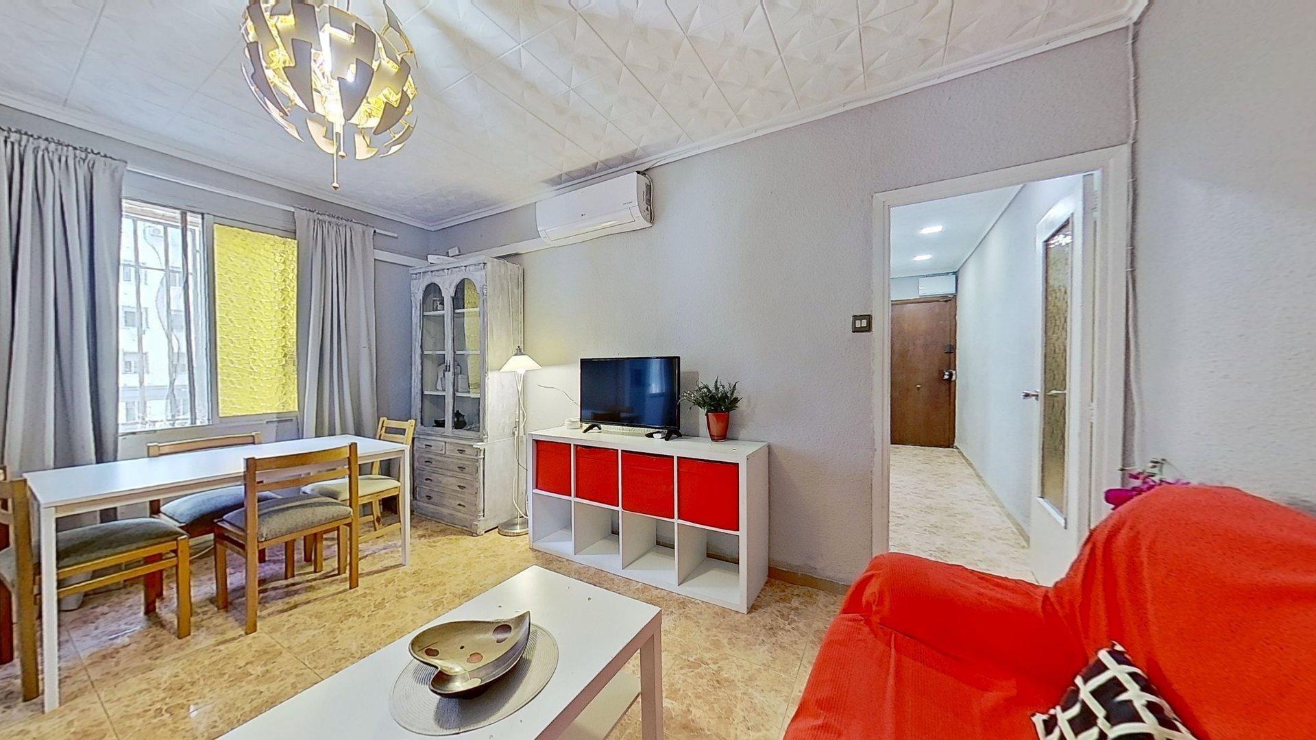 Se vende piso acogedor en Av. Cardenal Benlloch - Valencia.