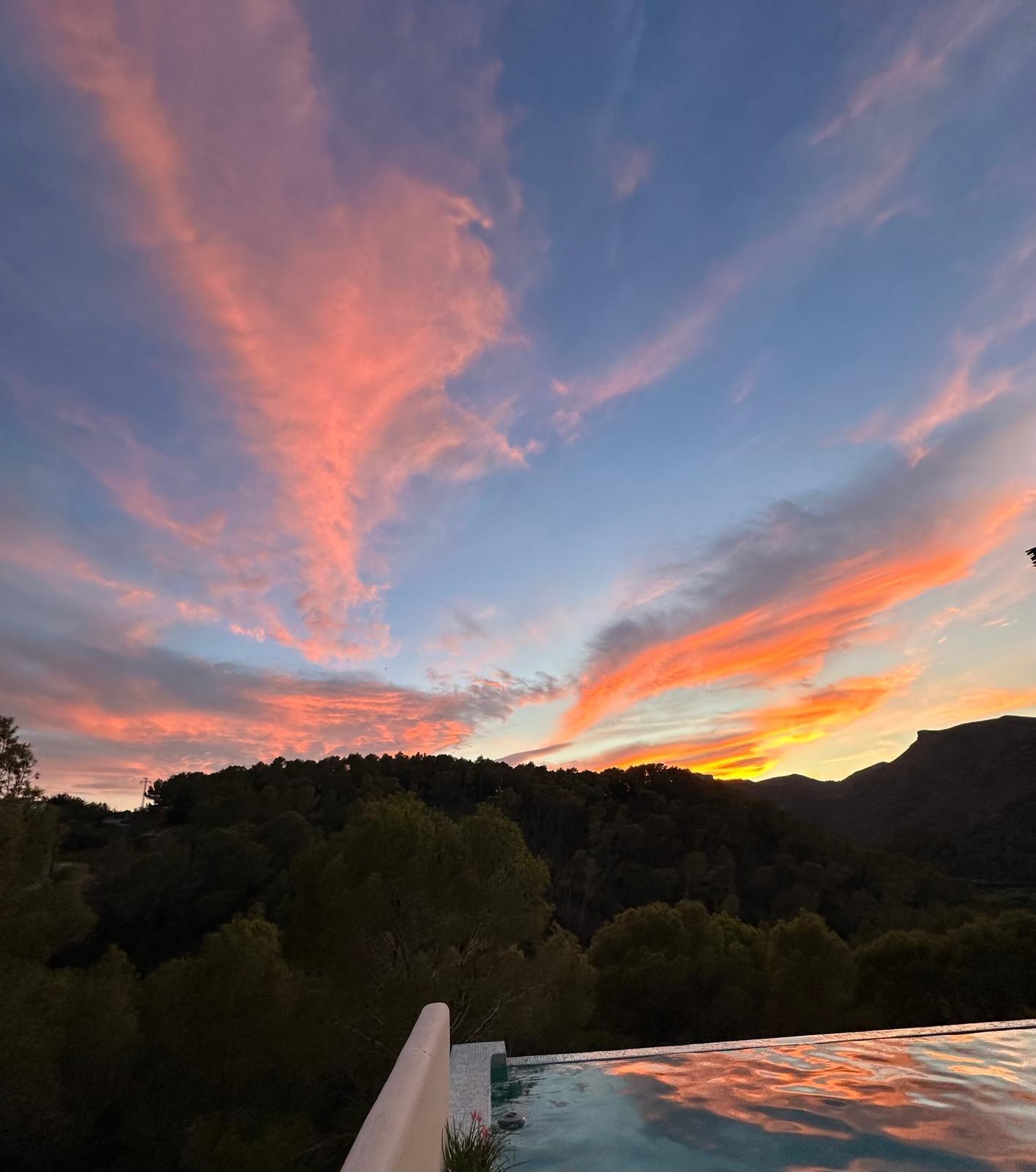 Chalet espectacular con vistas a la montaña en la Urbanización La Serreta (Rótova)