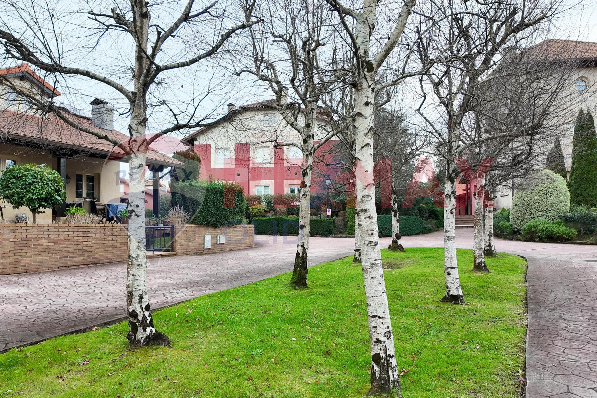 PISO CON GARAJE EN Pº DE ESTRADA EN COMILLAS