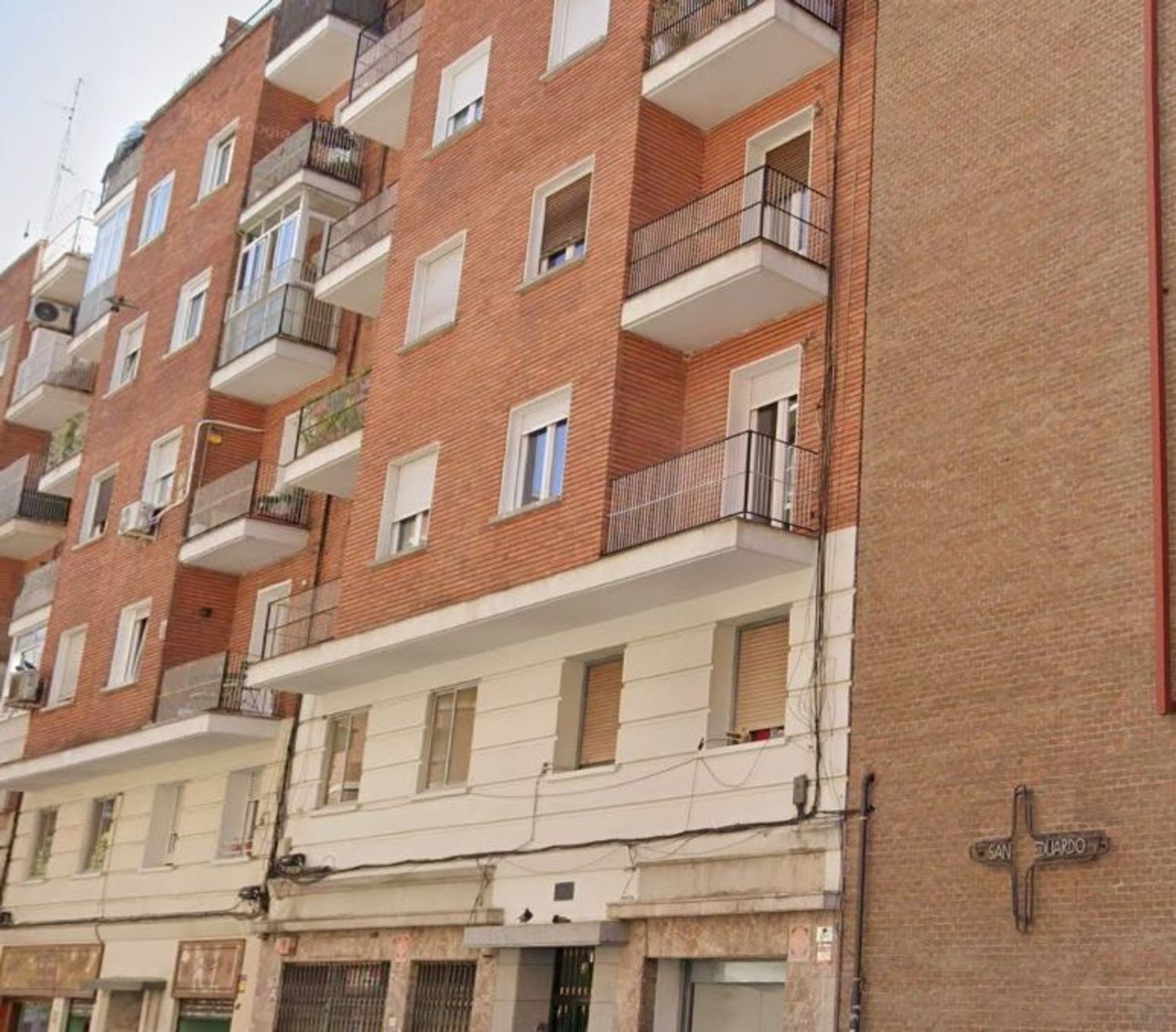 Piso en venta en calle Del General Margallo, Tetuán, Madrid 2/5