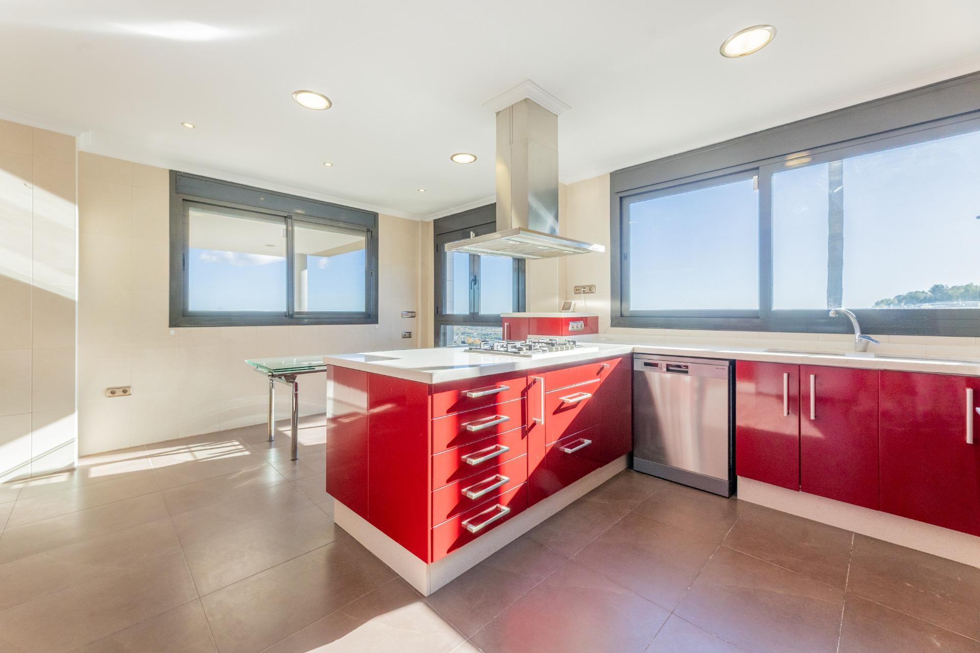 Chalet de Lujo con Vistas Privilegiadas y Estilo de Vida Exclusivo