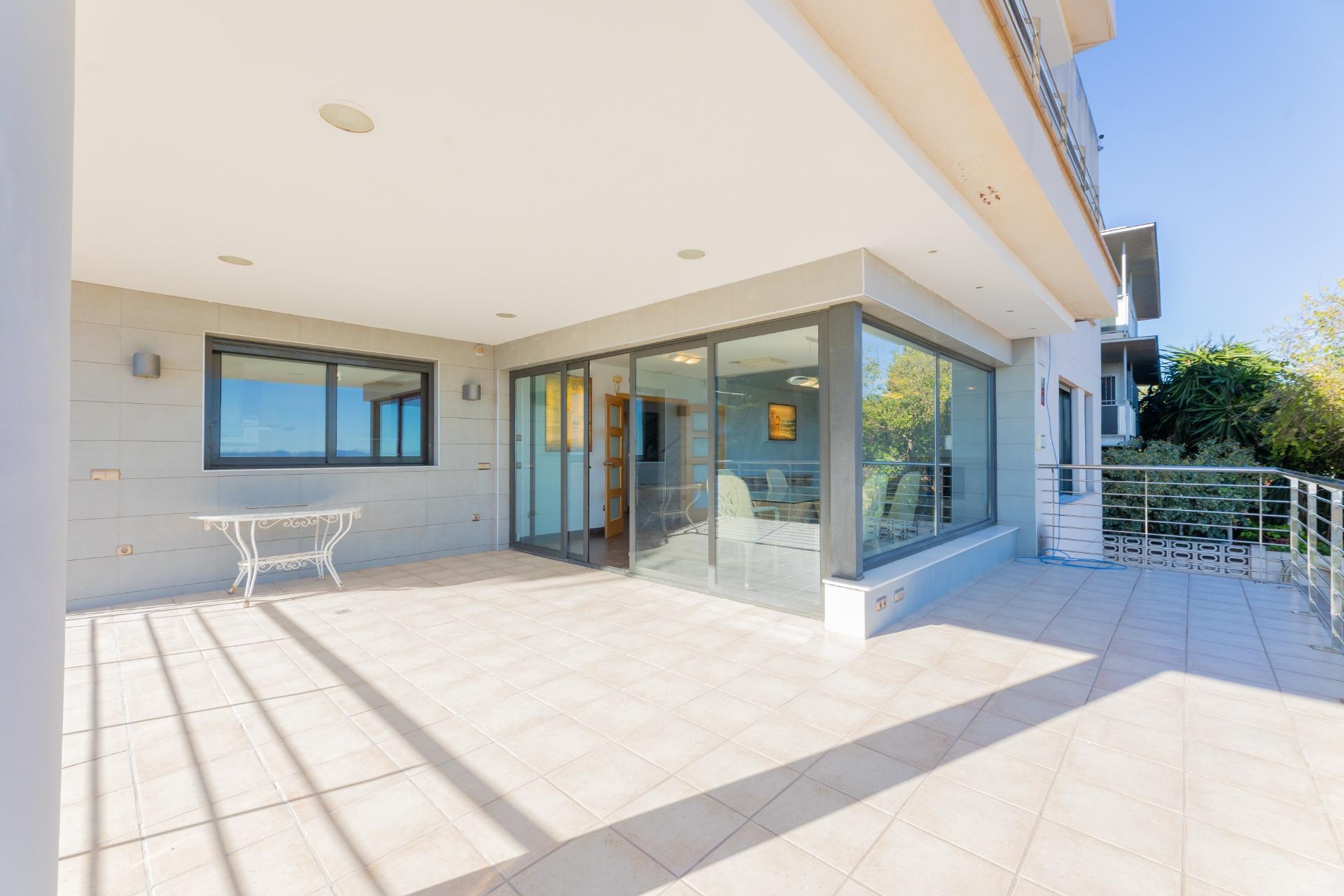 Chalet de Lujo con Vistas Privilegiadas y Estilo de Vida Exclusivo