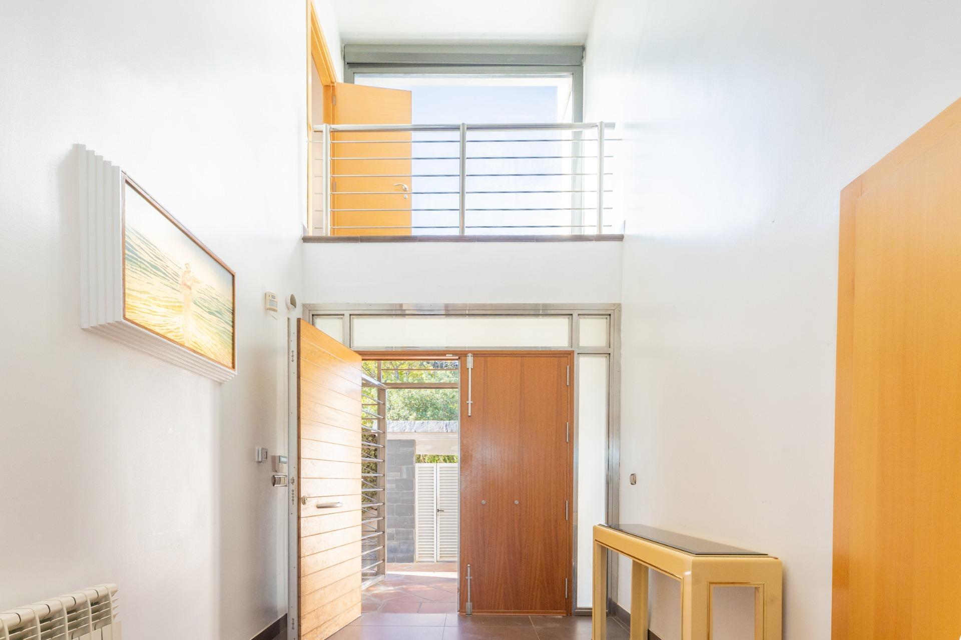 Chalet de Lujo con Vistas Privilegiadas y Estilo de Vida Exclusivo