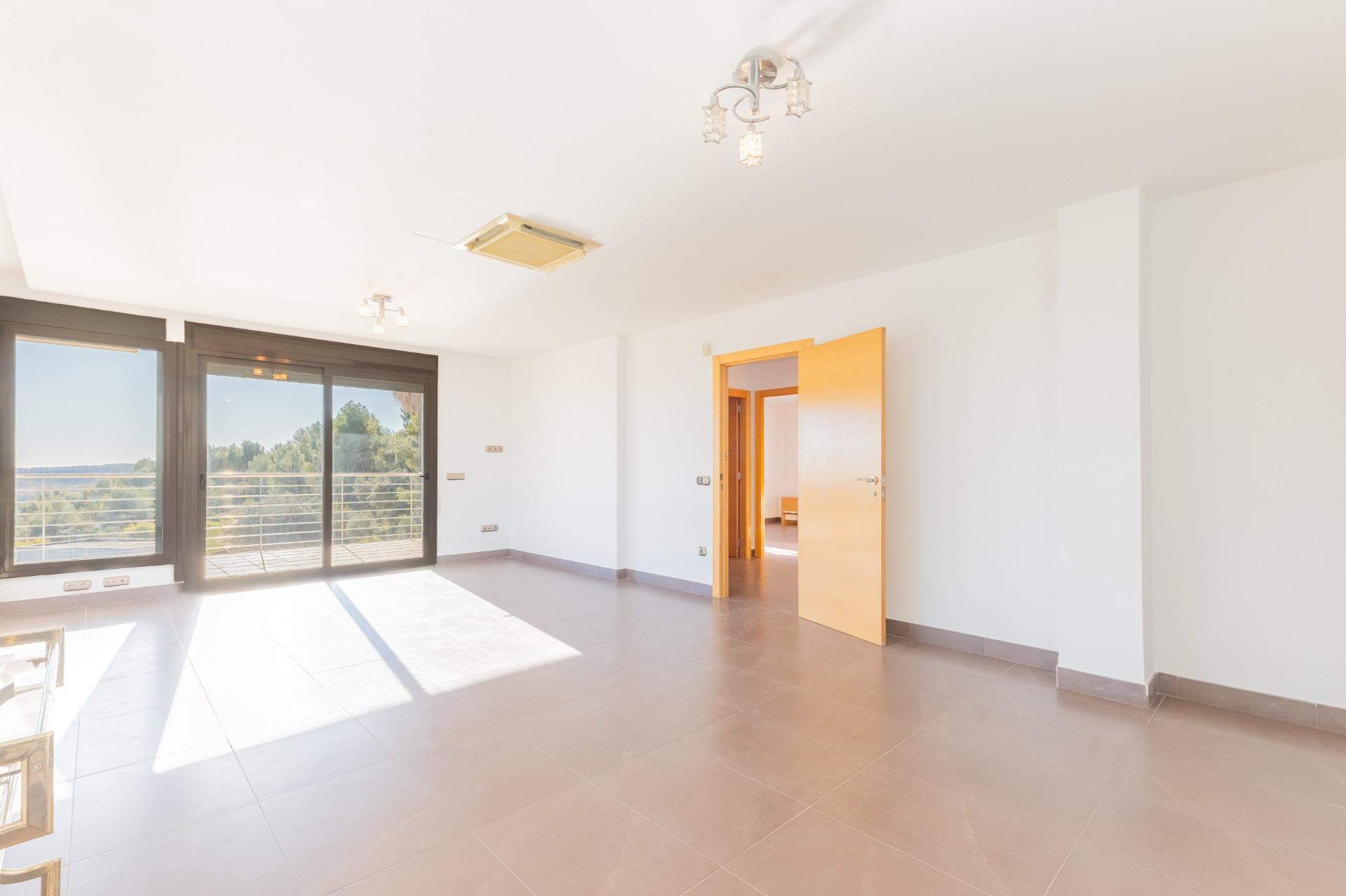 Chalet de Lujo con Vistas Privilegiadas y Estilo de Vida Exclusivo