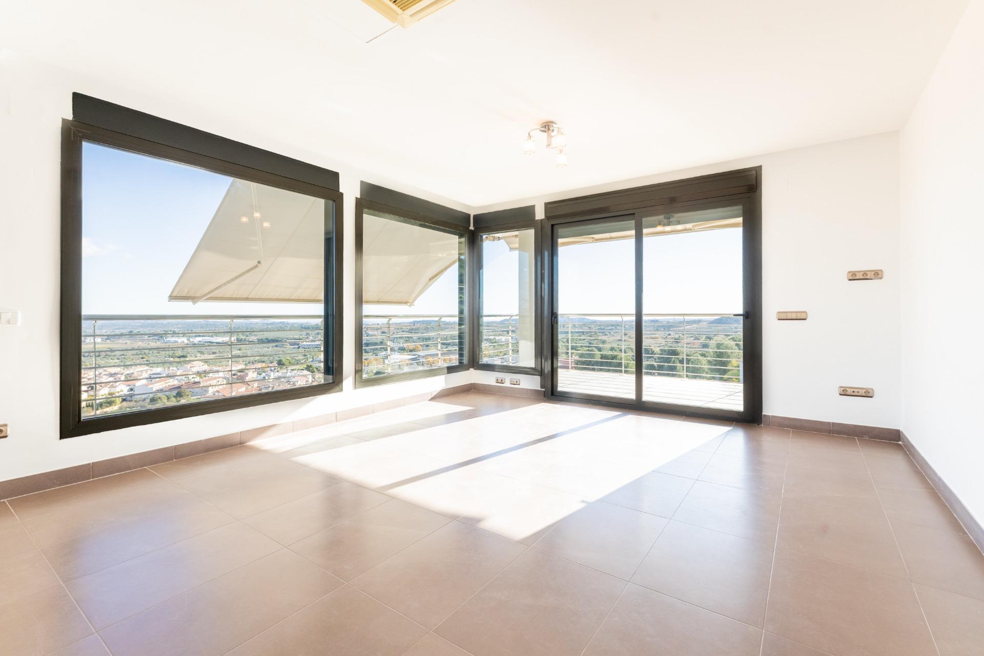 Chalet de Lujo con Vistas Privilegiadas y Estilo de Vida Exclusivo