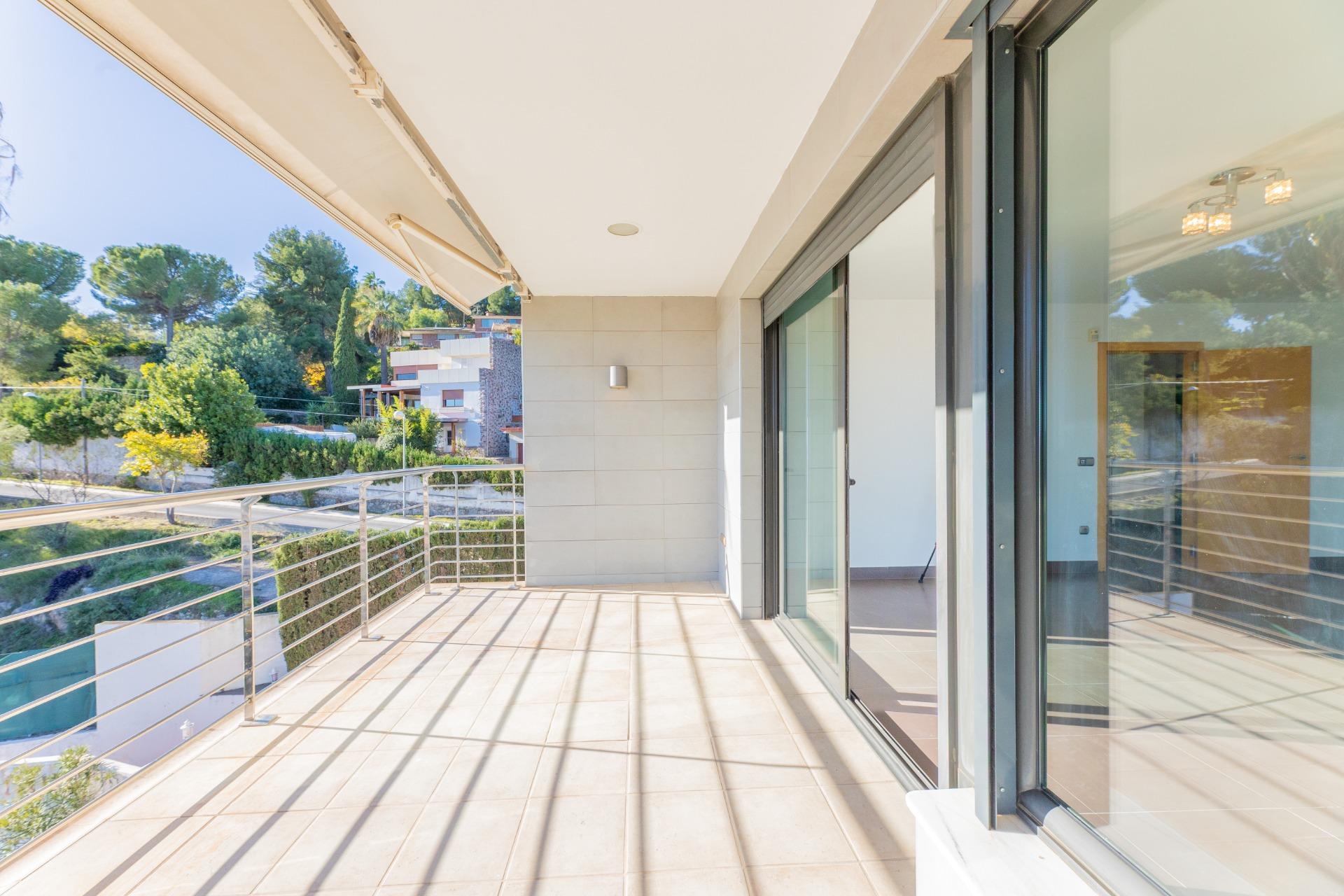 Chalet de Lujo con Vistas Privilegiadas y Estilo de Vida Exclusivo