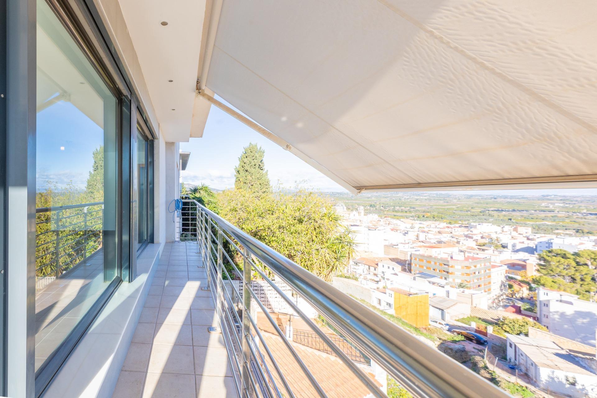 Chalet de Lujo con Vistas Privilegiadas y Estilo de Vida Exclusivo