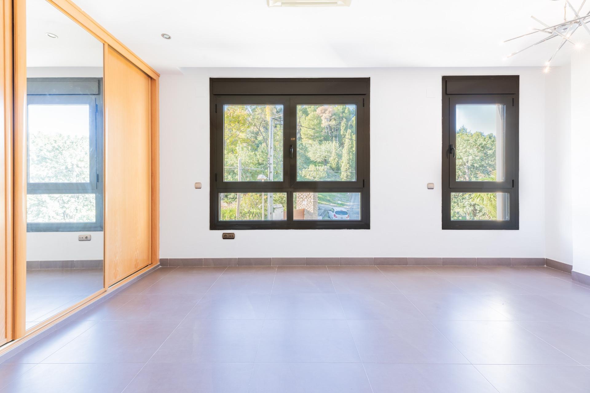 Chalet de Lujo con Vistas Privilegiadas y Estilo de Vida Exclusivo