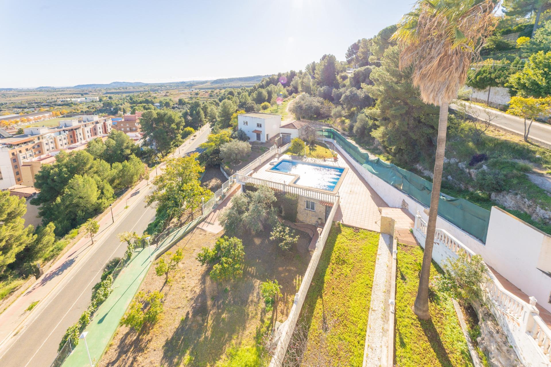 Chalet de Lujo con Vistas Privilegiadas y Estilo de Vida Exclusivo