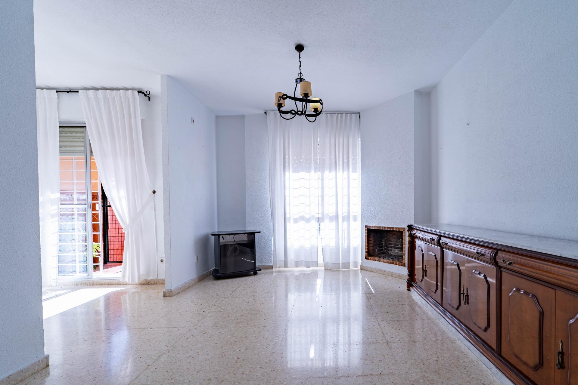 Encantador Adosado en Santa Eufemia