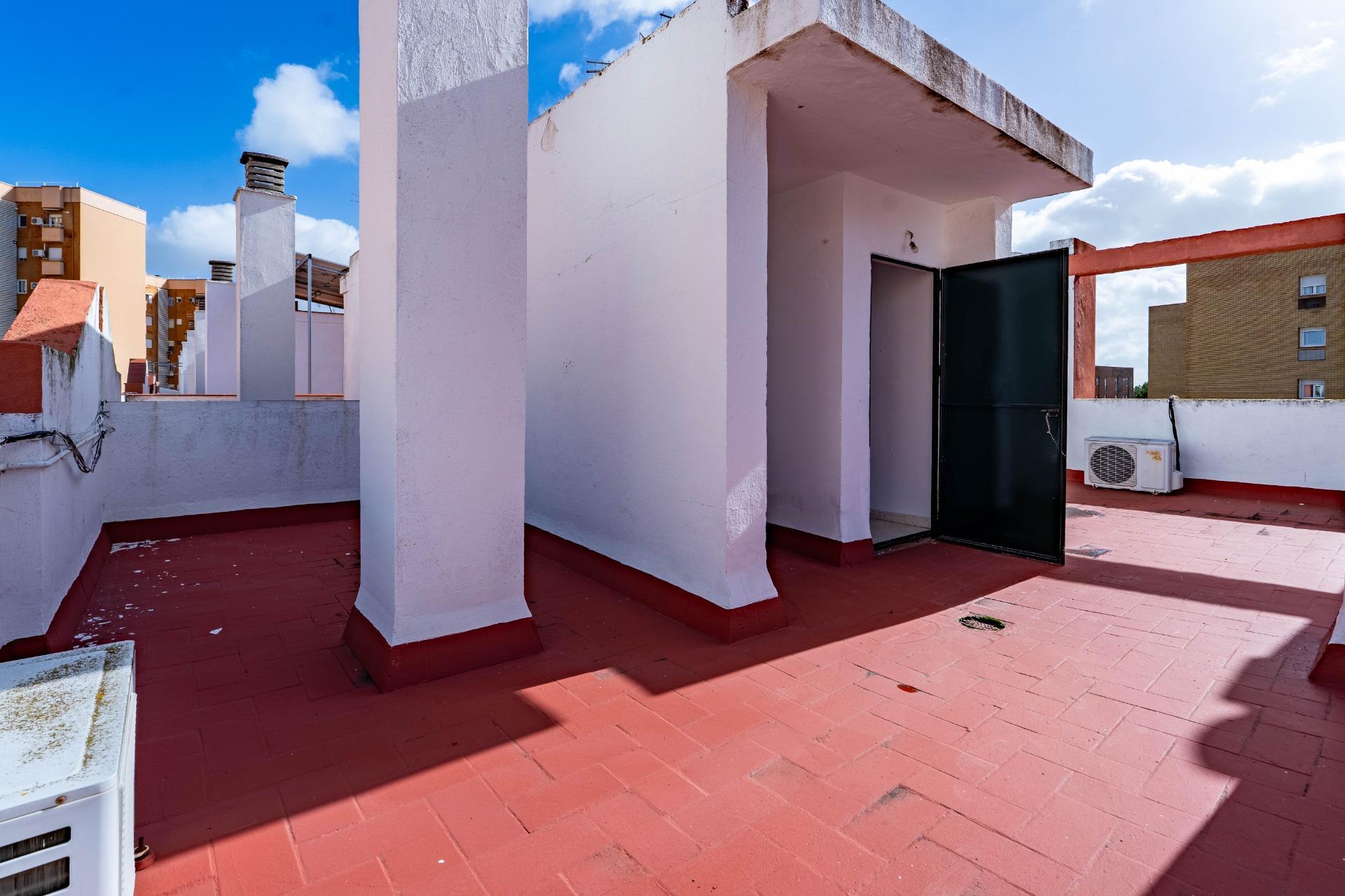 Encantador Adosado en Santa Eufemia