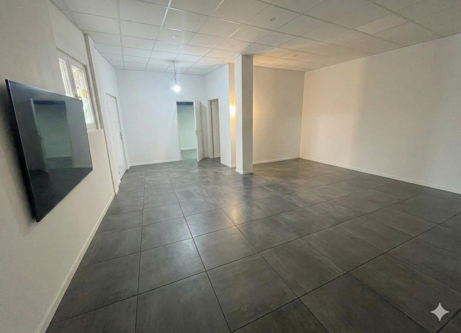 LOCAL VIVIENDA HACIENDO ESQUINA DE 101 M2 ESPECIAL INVERSIONISTAS ZONA COMERCIAL DE DOS HERMANAS SUR