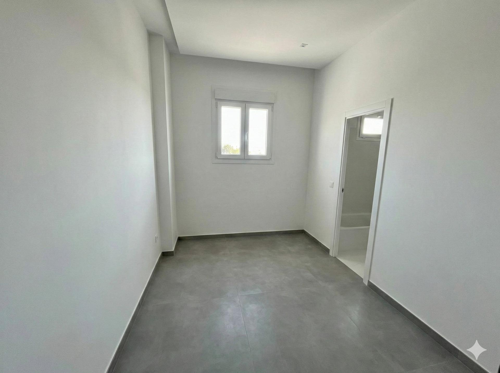 LOCAL VIVIENDA HACIENDO ESQUINA DE 101 M2 ESPECIAL INVERSIONISTAS ZONA COMERCIAL DE DOS HERMANAS SUR